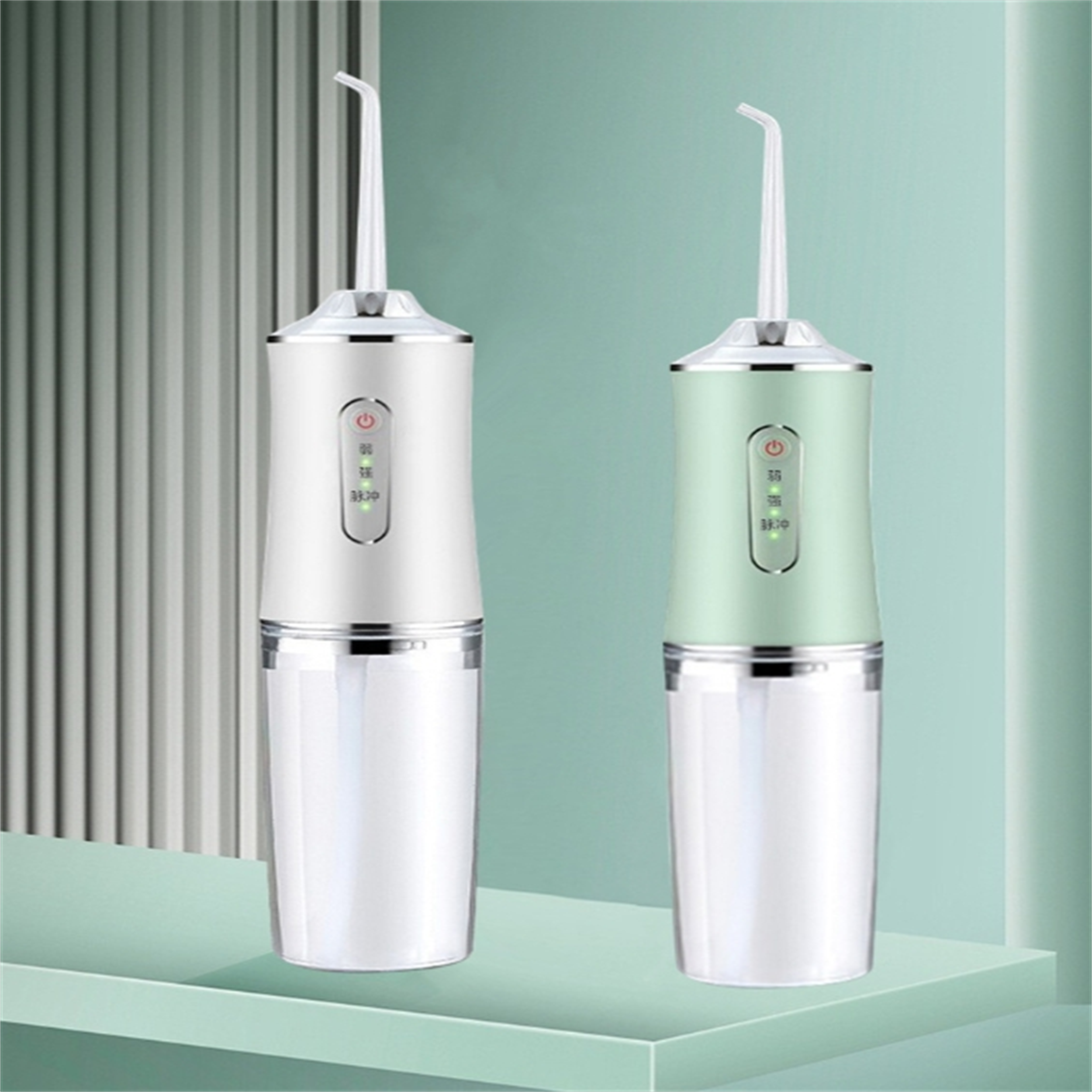 Zwei Wasserflosser, einer weiß und einer grün, mit verschiedenfarbigen Gehäusen und klaren Behältern.