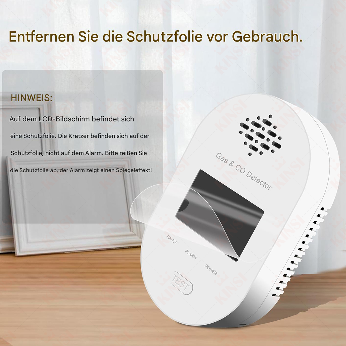 Ein weißer Gas- und CO-Detektor mit Bildschirm und Tasten, bei dem eine Schutzfolie entfernt wird.