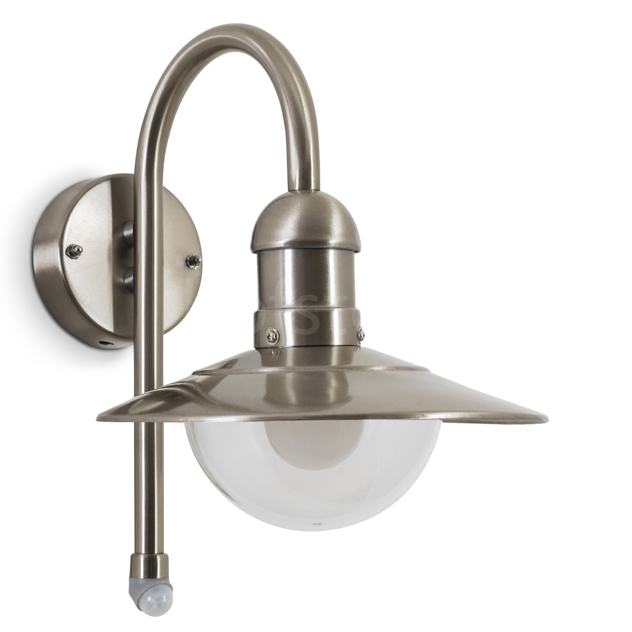 Eine Wandleuchte aus gebürstetem Metall für den Außenbereich mit geschwungenem Arm und klarem, kuppelförmigem Glasschirm.