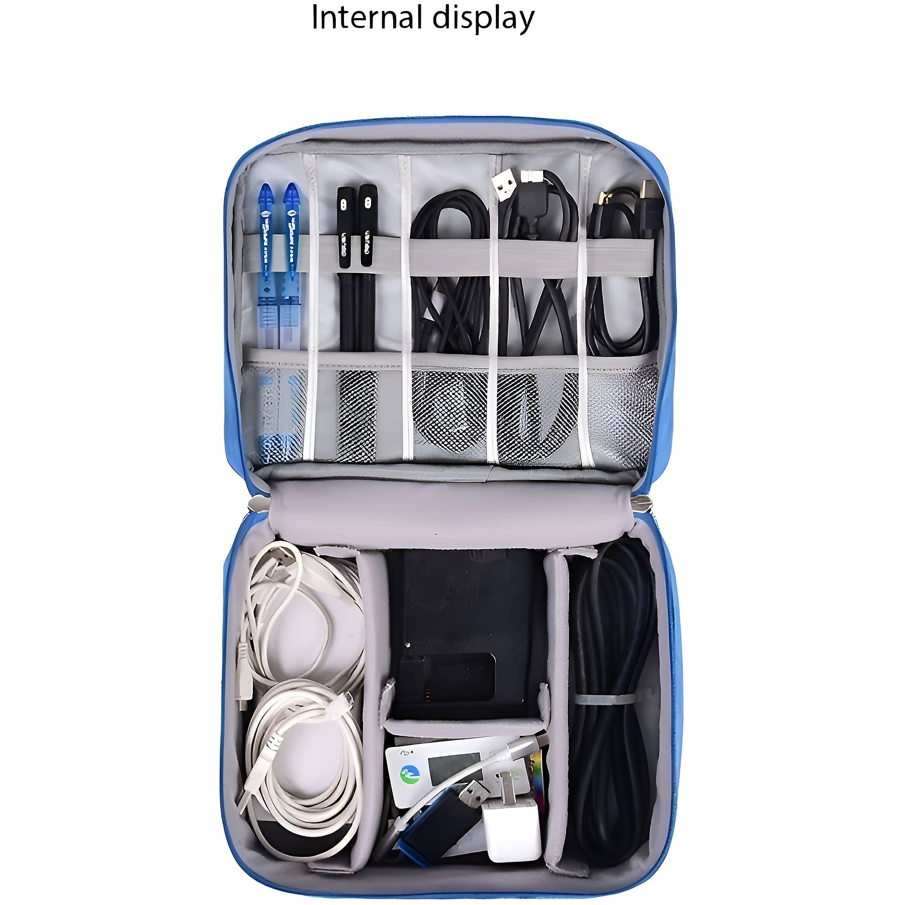 Blaue Organizer-Tasche mit Reißverschluss, offen, gefüllt mit Kabeln, Stiften und Elektronik.