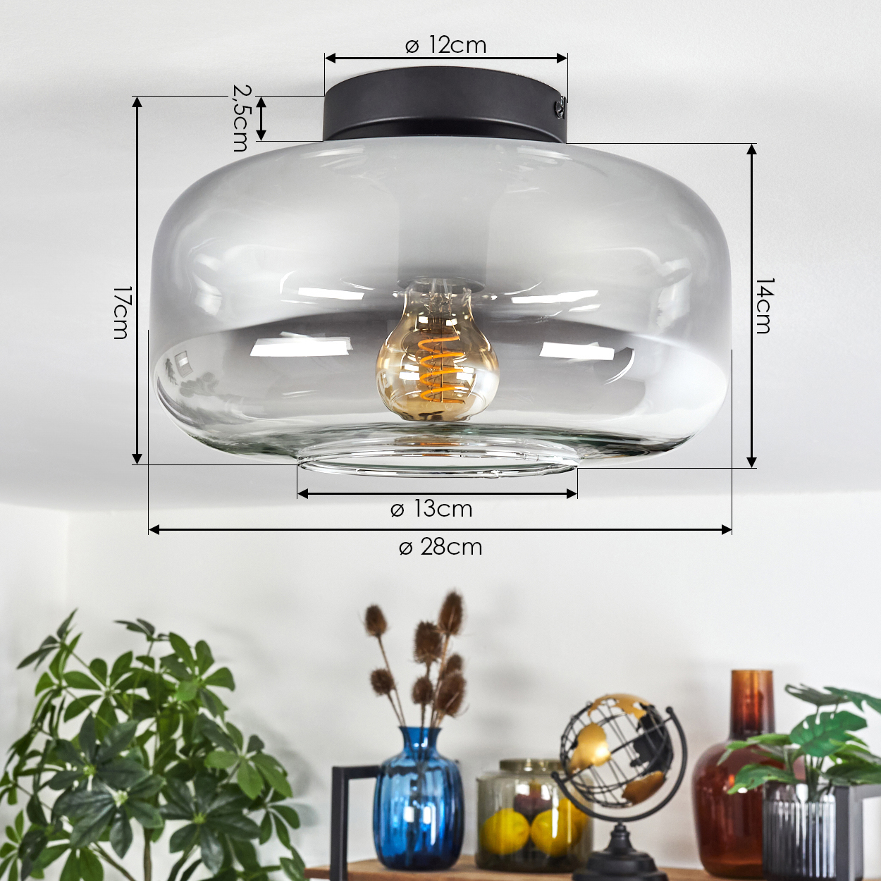 Deckenleuchte. Klarer Glasschirm mit Messungen und Abmessungen. Glühbirne innen.