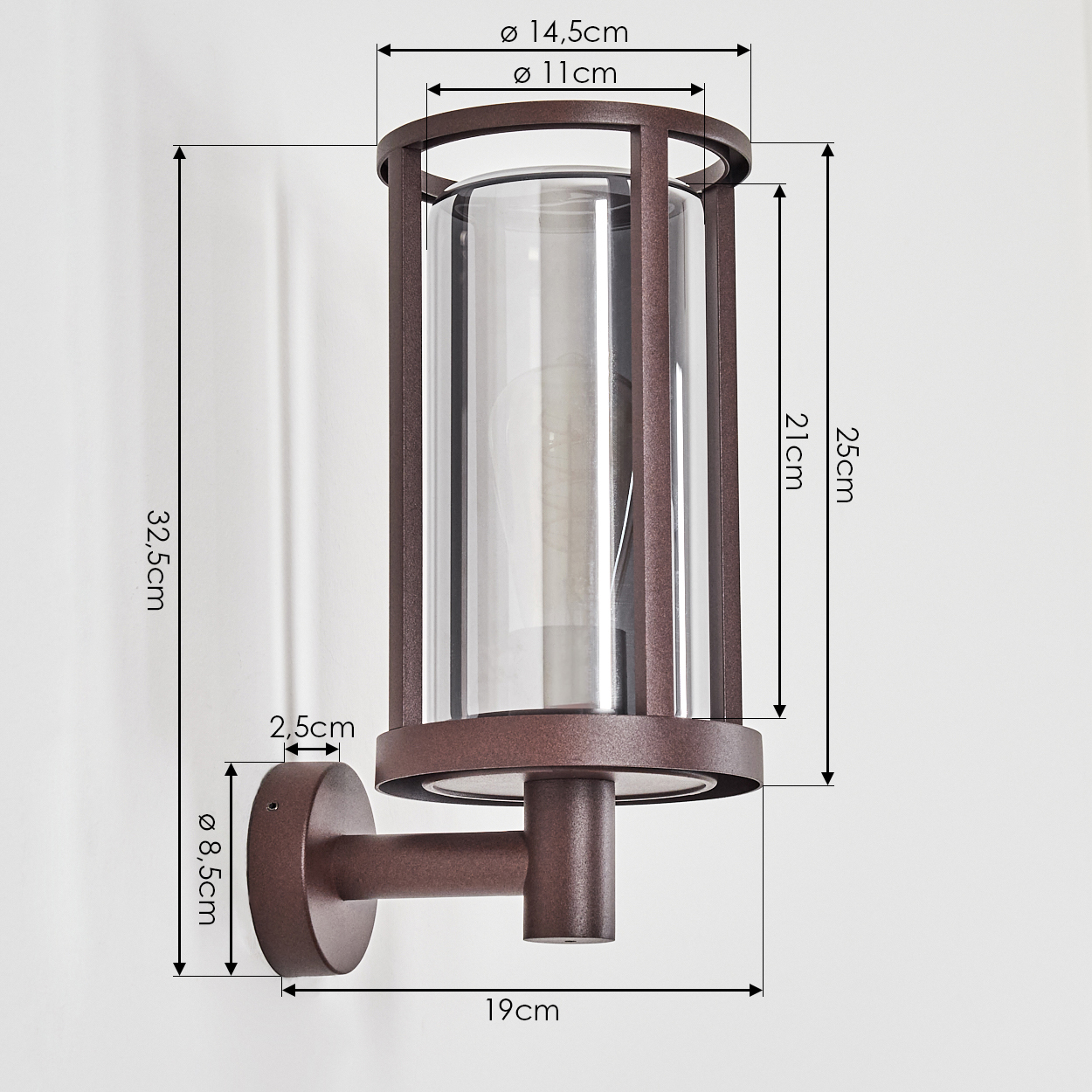 Eine Wandleuchte mit Maßen, die die Abmessungen der Lampe und ihrer Komponenten zeigen.