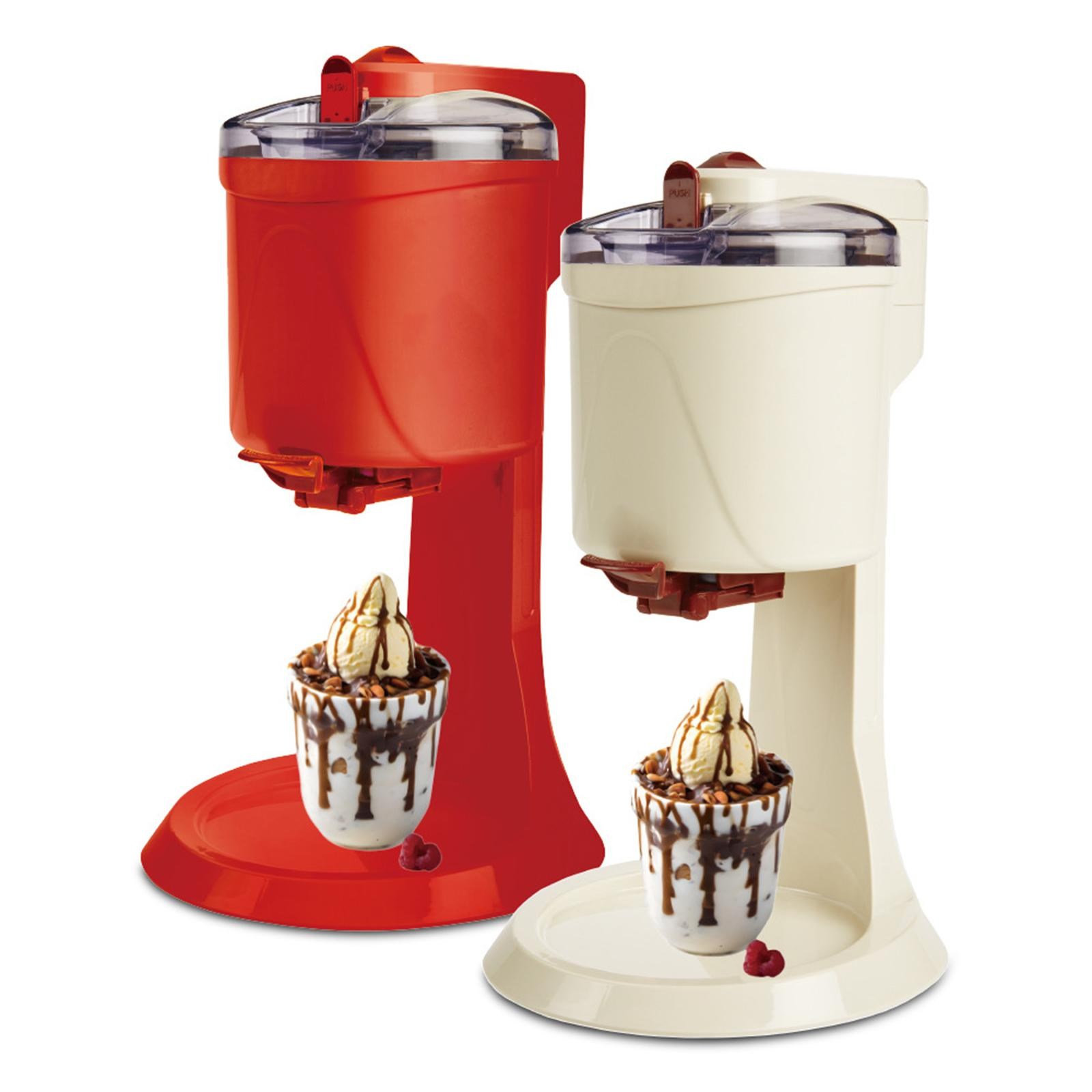 Zwei Eismaschinen, rot und cremefarben, die jeweils Eis in einen Becher mit Toppings abgeben.