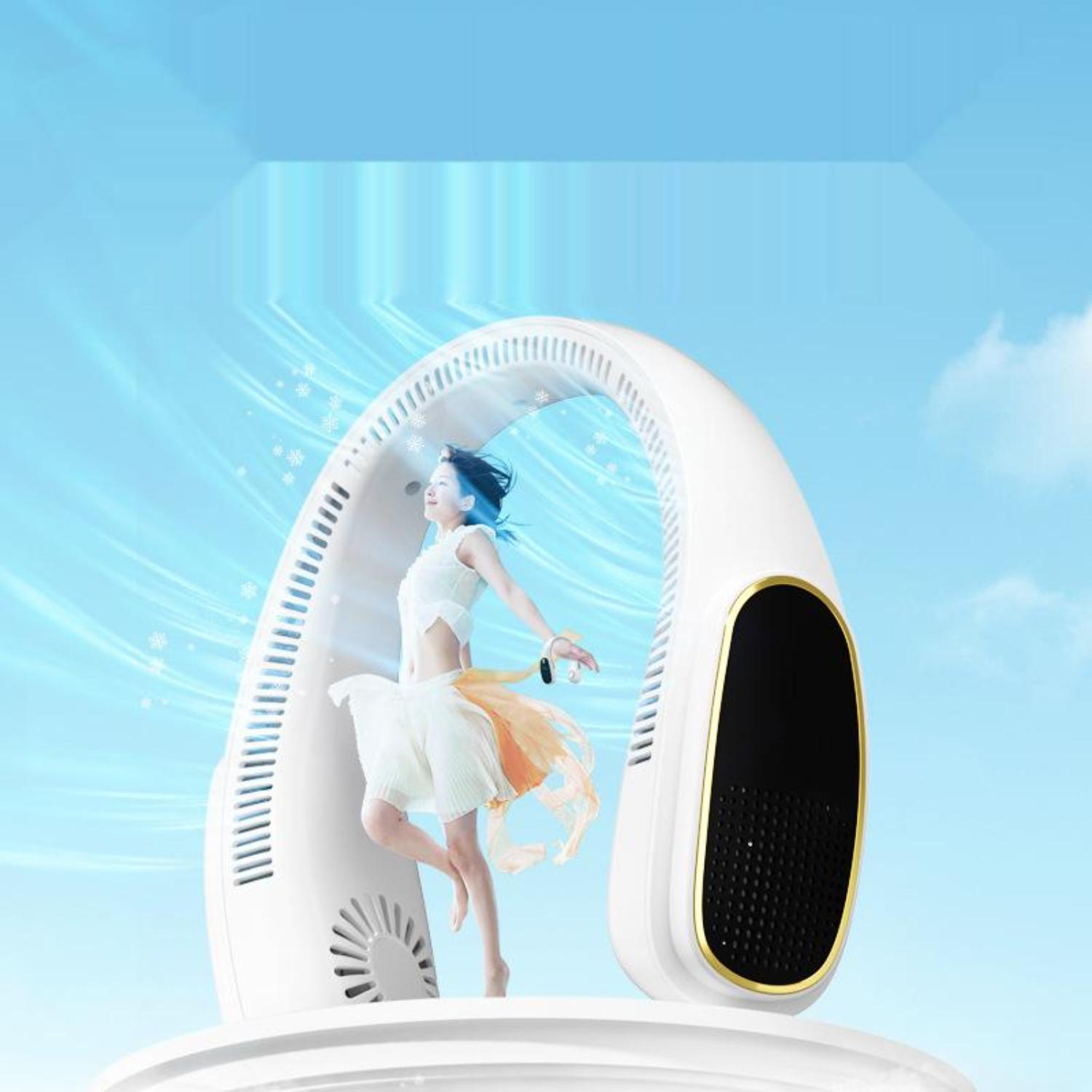 Eine junge Frau in Weiß tanzt in der Luft vor einem weißen Nackenventilator, blauer und sonniger Hintergrund.