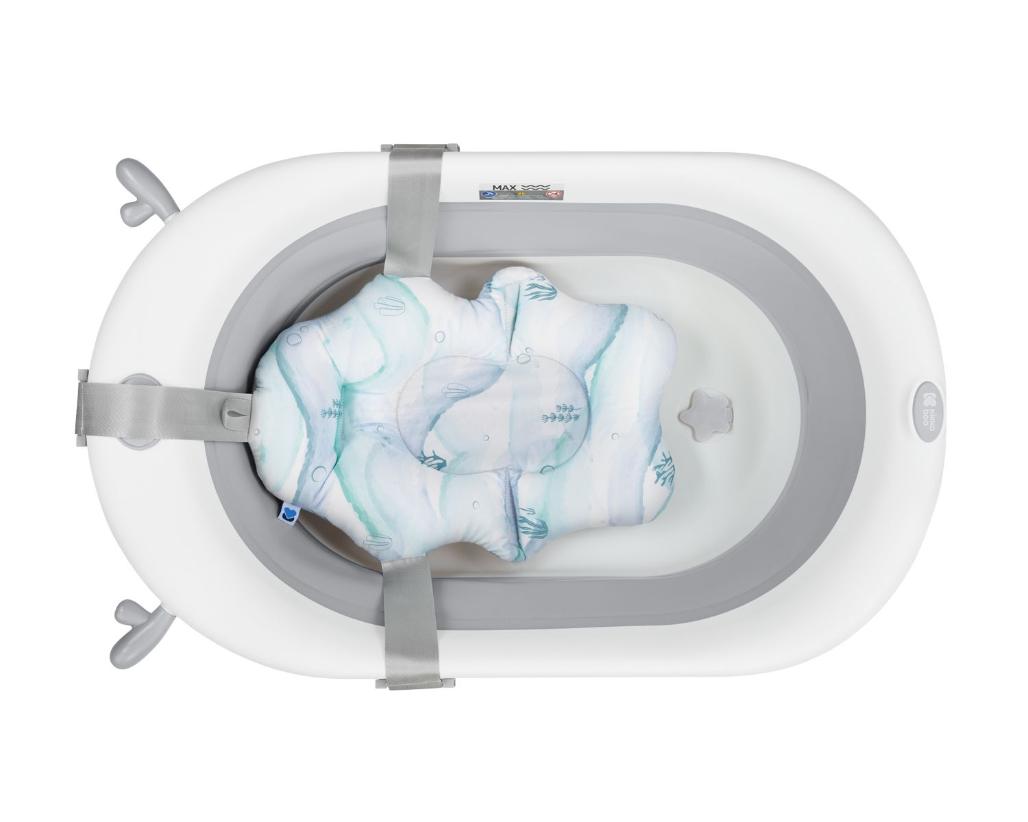 Eine ovale Babybadewanne mit einem Kissen. Die Wanne ist weiß und grau, mit einem blau-grünen Kissen darin.