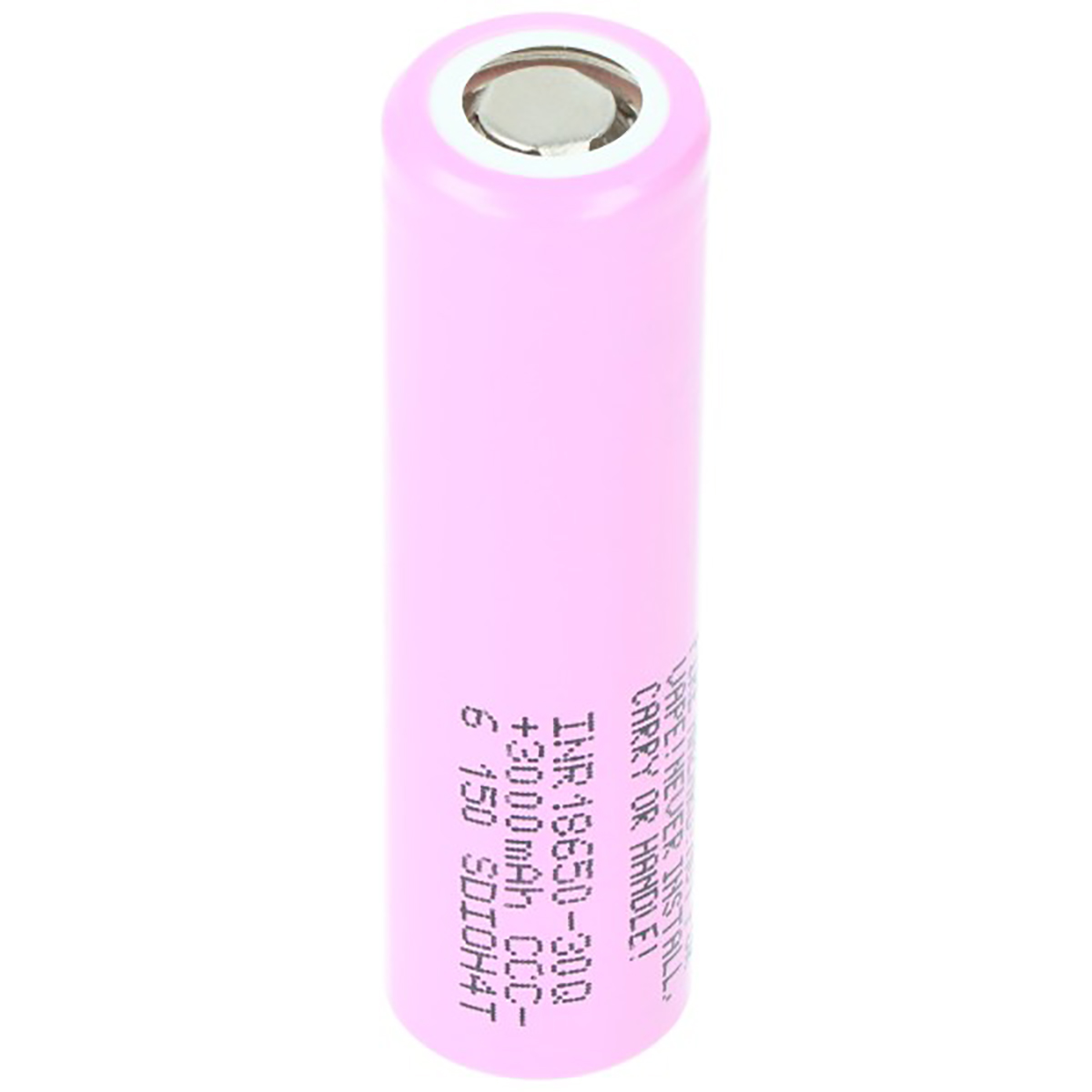 Una batteria cilindrica rosa, con scritte sul lato. È in posizione verticale su una superficie bianca.