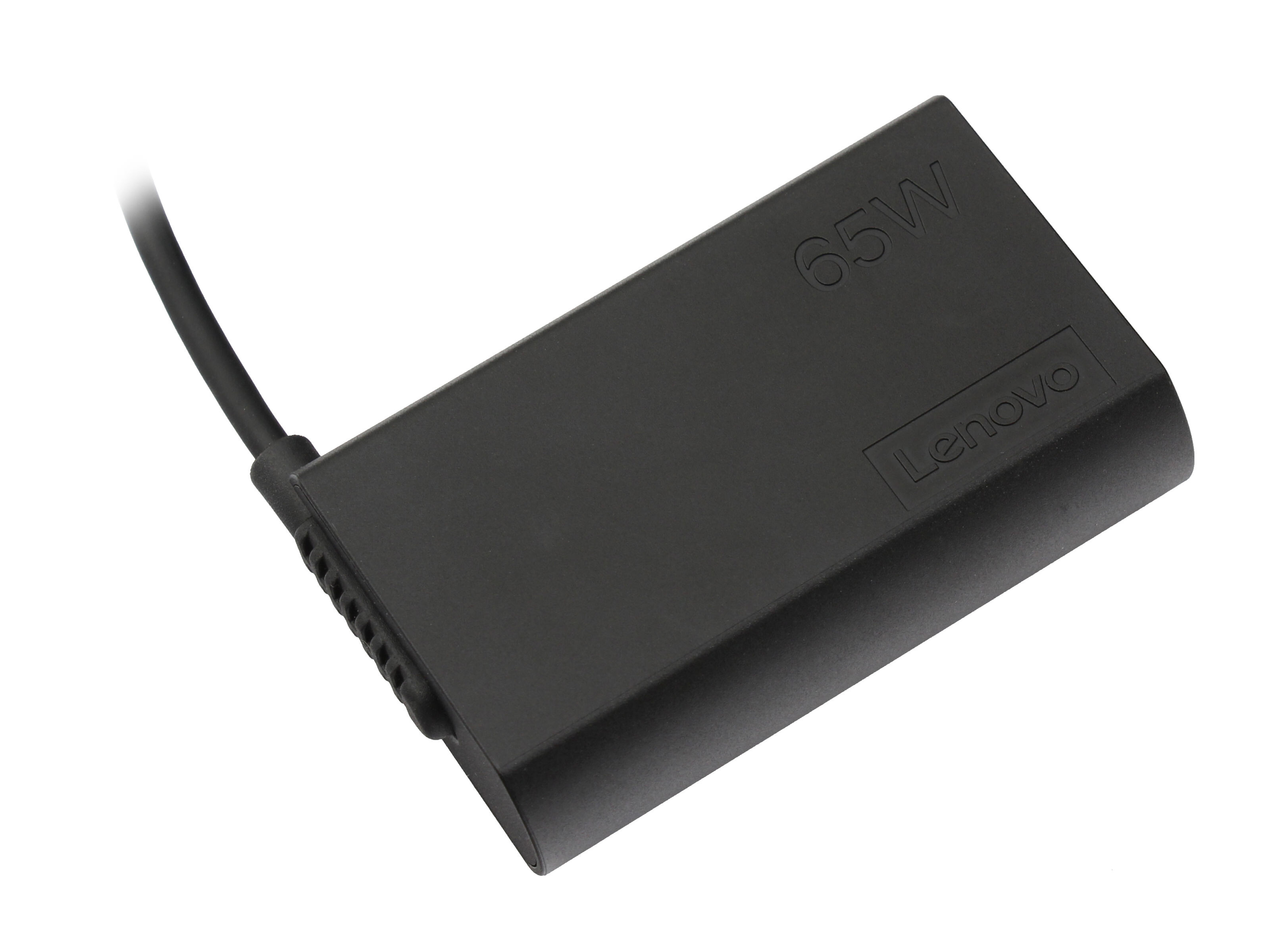 Ein schwarzes Lenovo-Laptop-Ladegerät mit der 65W-Beschriftung, isoliert auf Weiß.