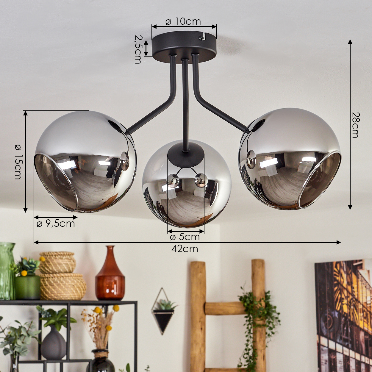 Eine Deckenlampe mit drei grauen Kugeln, mit angezeigten Abmessungen.