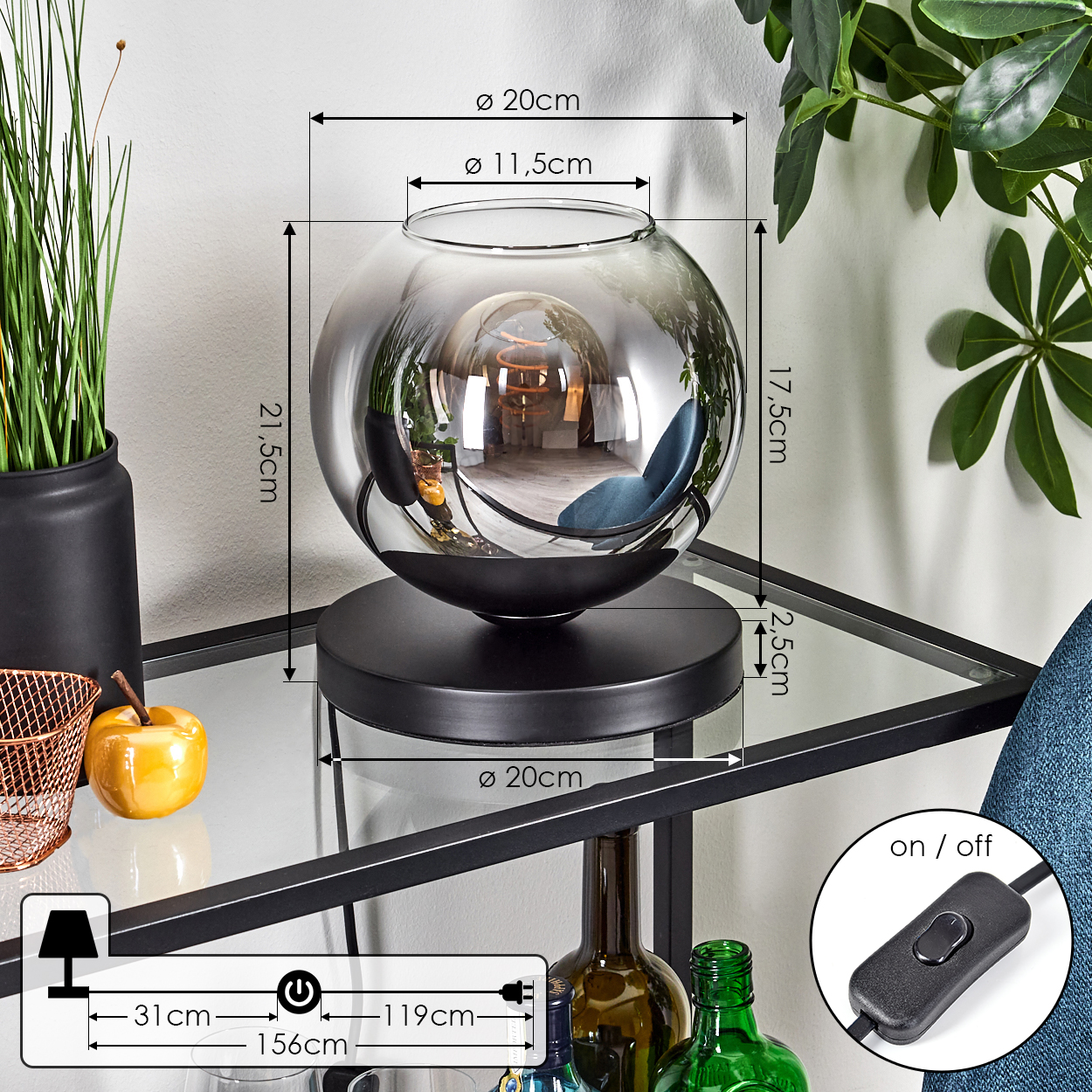 Eine Tischlampe mit rundem Glasschirm, schwarzem Fuß und einer Glühbirne. Abmessungen werden gezeigt.