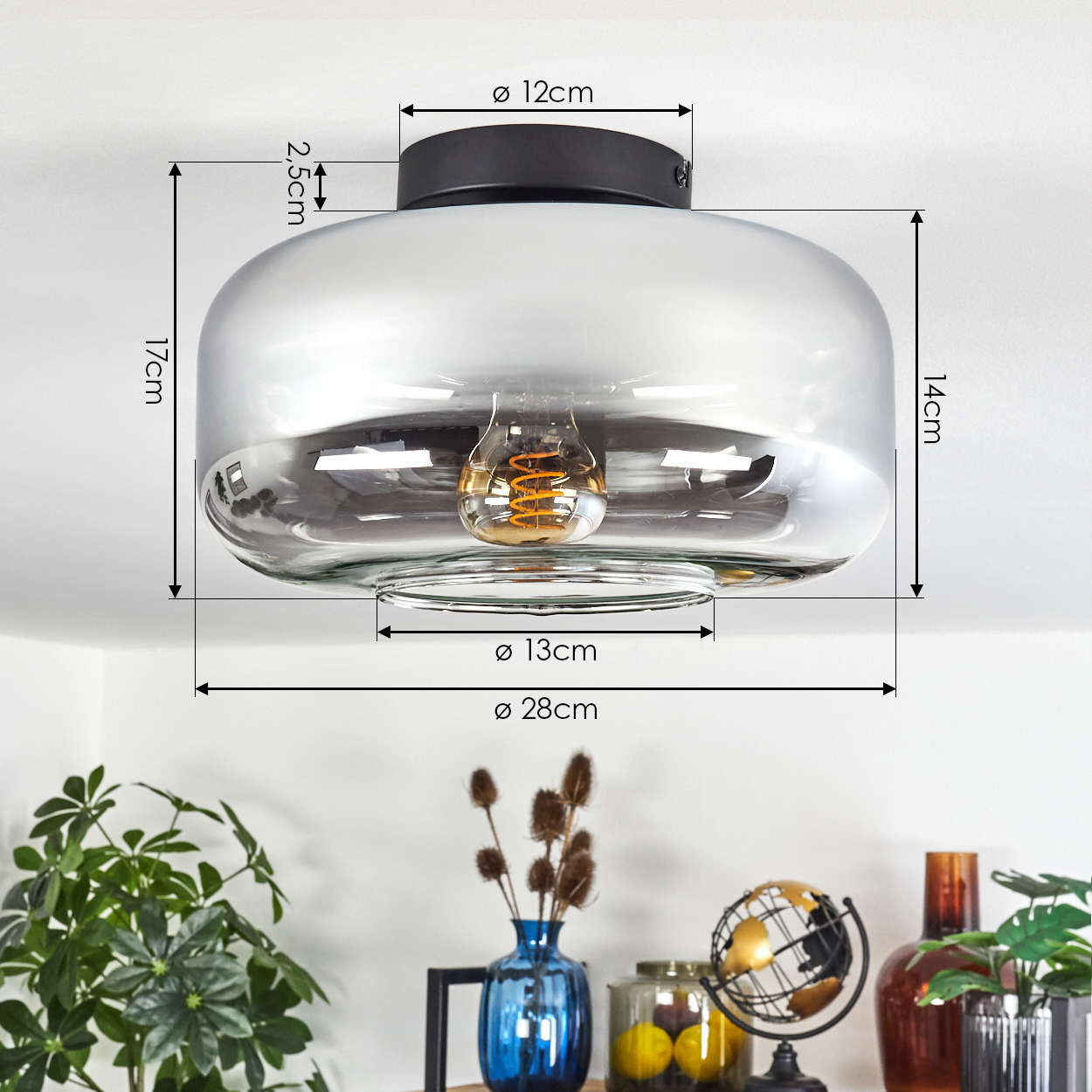 Maße einer Deckenlampe mit grauem Glasschirm und sichtbarer Glühbirne. Abmessungen sind angegeben.