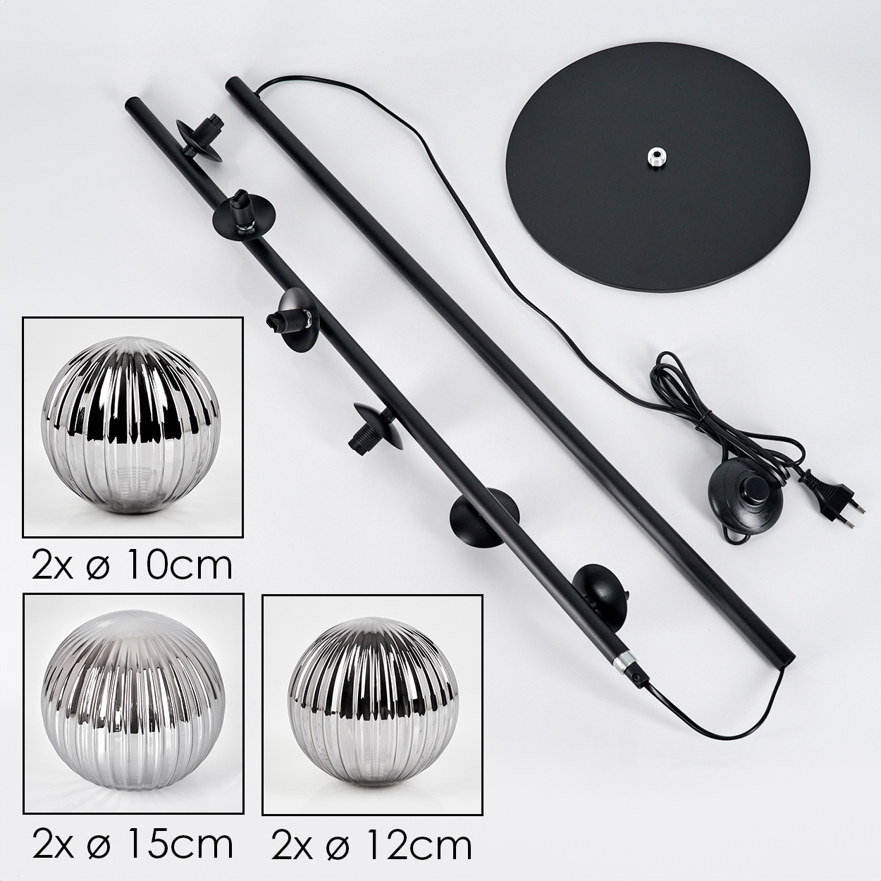 Komponenten einer Stehlampe: zwei gerippte Silberbirnen, ein schwarzer Sockel und eine schwarze Stange.