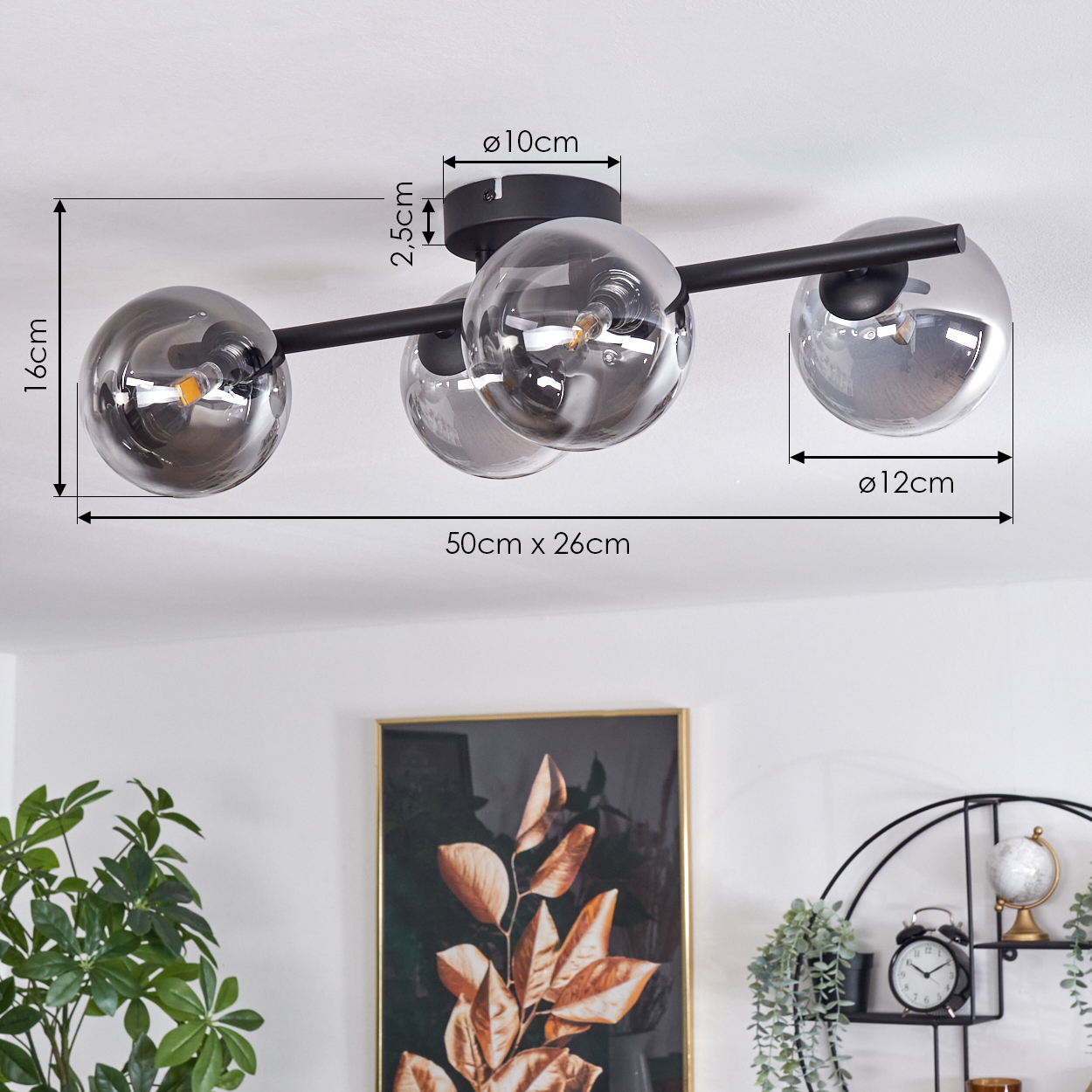 Deckenlampe mit drei Glaskugeln. Abmessungen und Maße sind im Bild angegeben.