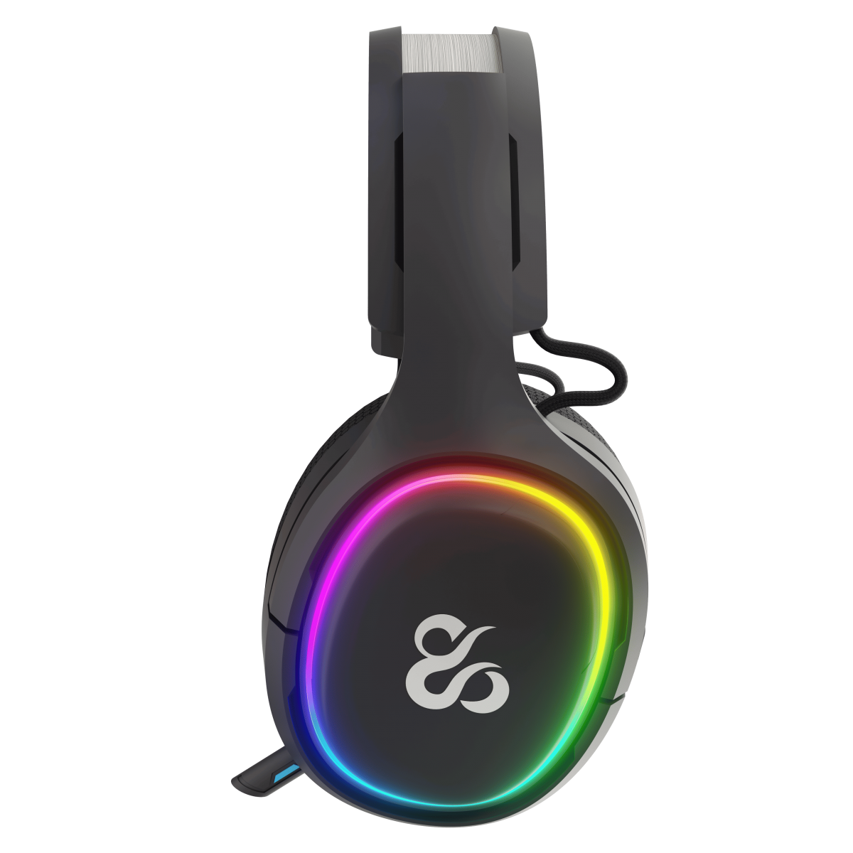 Czarny zestaw słuchawkowy dla graczy z oświetleniem RGB na nauszniku. Mikrofon widoczny, czarne tło.