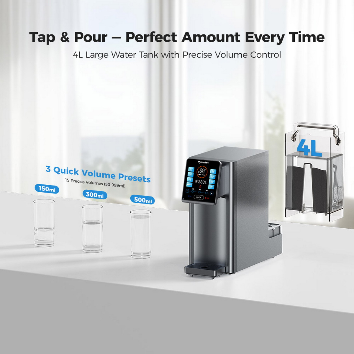 Silberner Wasserspender mit Touchscreen und drei Gläsern mit unterschiedlichen Wassermengen. Weiße Oberfläche.