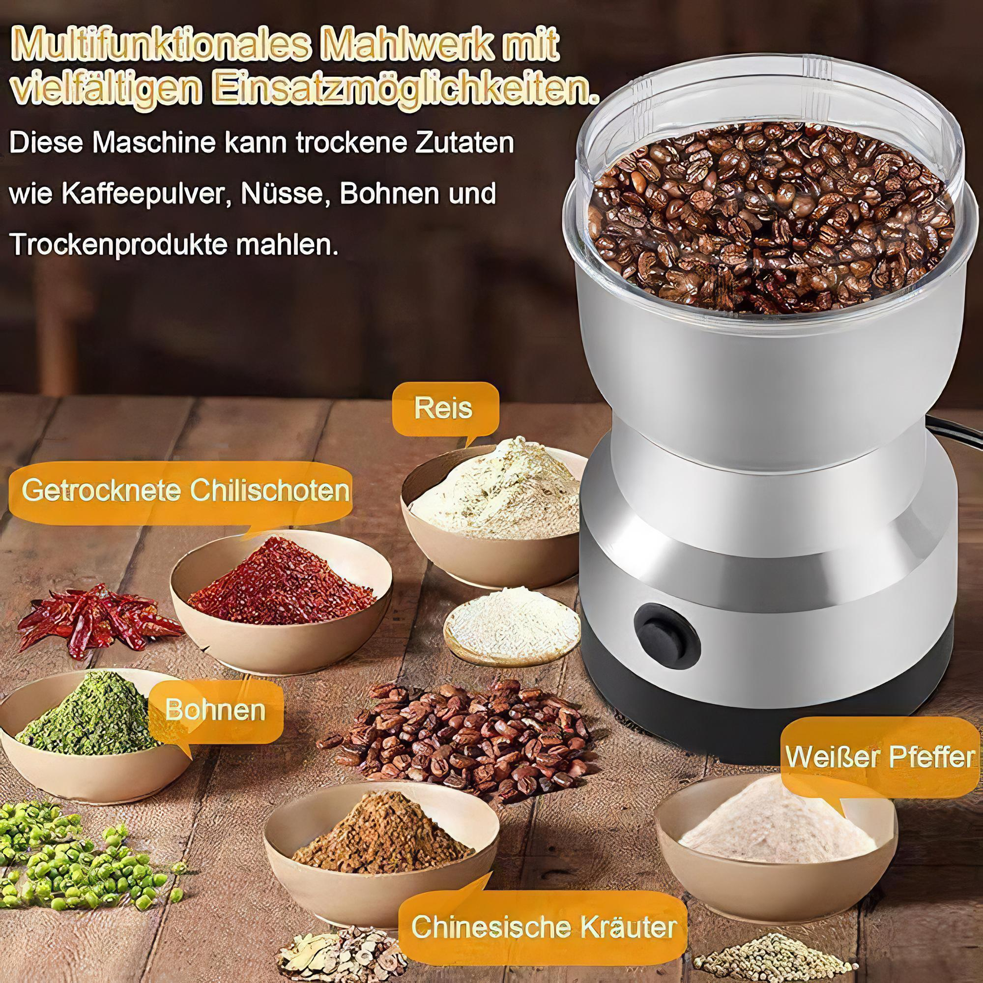Eine Kaffeemühle gefüllt mit Kaffeebohnen, umgeben von Schalen mit Gewürzen und Zutaten.