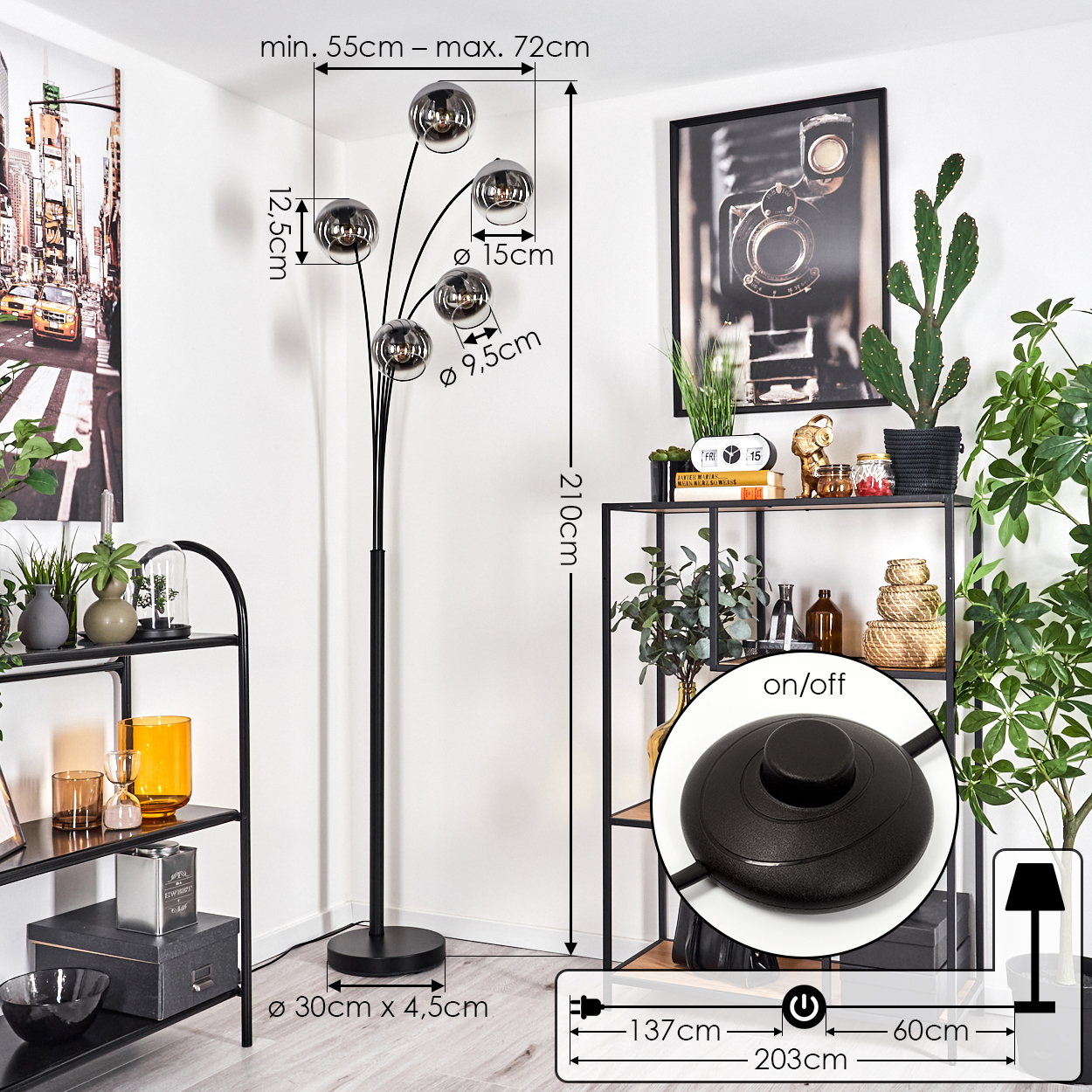 Stehlampe mit fünf Kugeln, mit schwarzem Fuß und schwarzen Stielen. Maße und Ein/Aus-Schalter gezeigt.