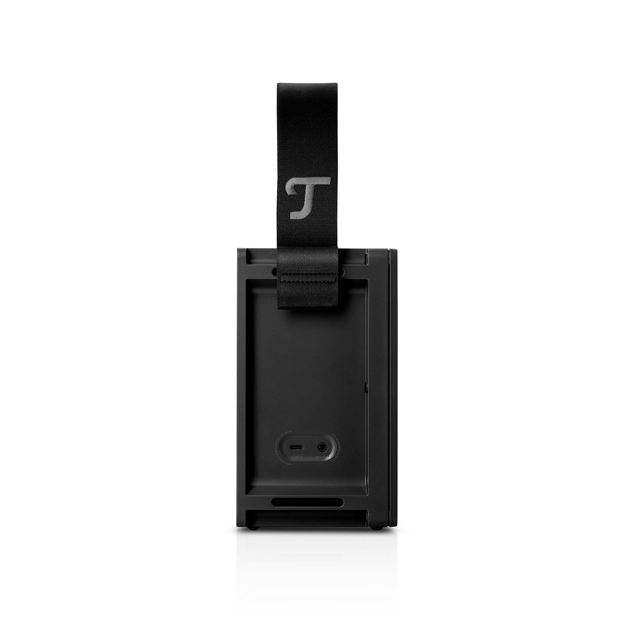 Een zwarte rechthoekige luidspreker met een zwarte riem met een wit "J" logo. De luidspreker heeft een poort en een oplaadpoort.