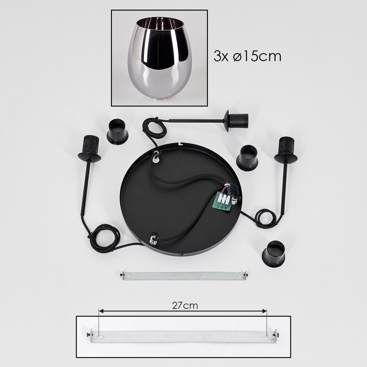 Komponenten einer Chrom-Pendelleuchte. Zu den Teilen gehören eine Lampe und eine Montagebasis.