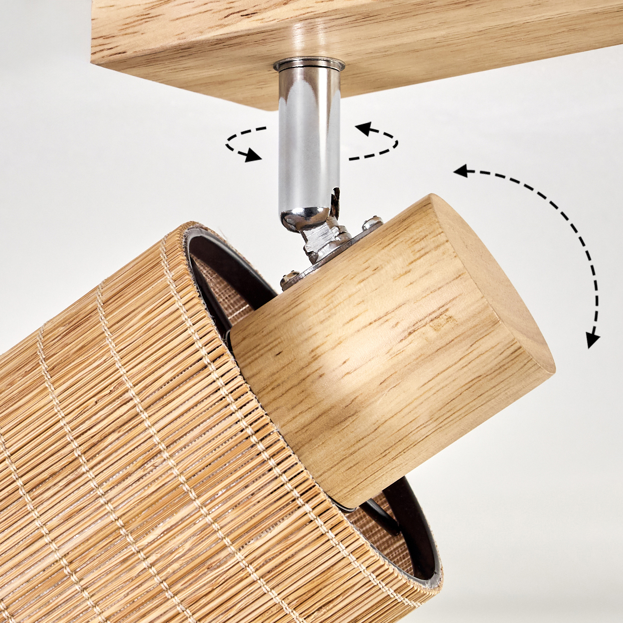 Ein Holz-Spotlight mit Bambus-Schirm, zeigt das verstellbare Gelenk und die Drehrichtung.