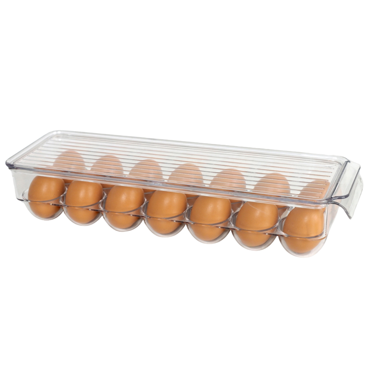 Un recipiente de plástico transparente para huevos con huevos marrones. Fondo blanco.