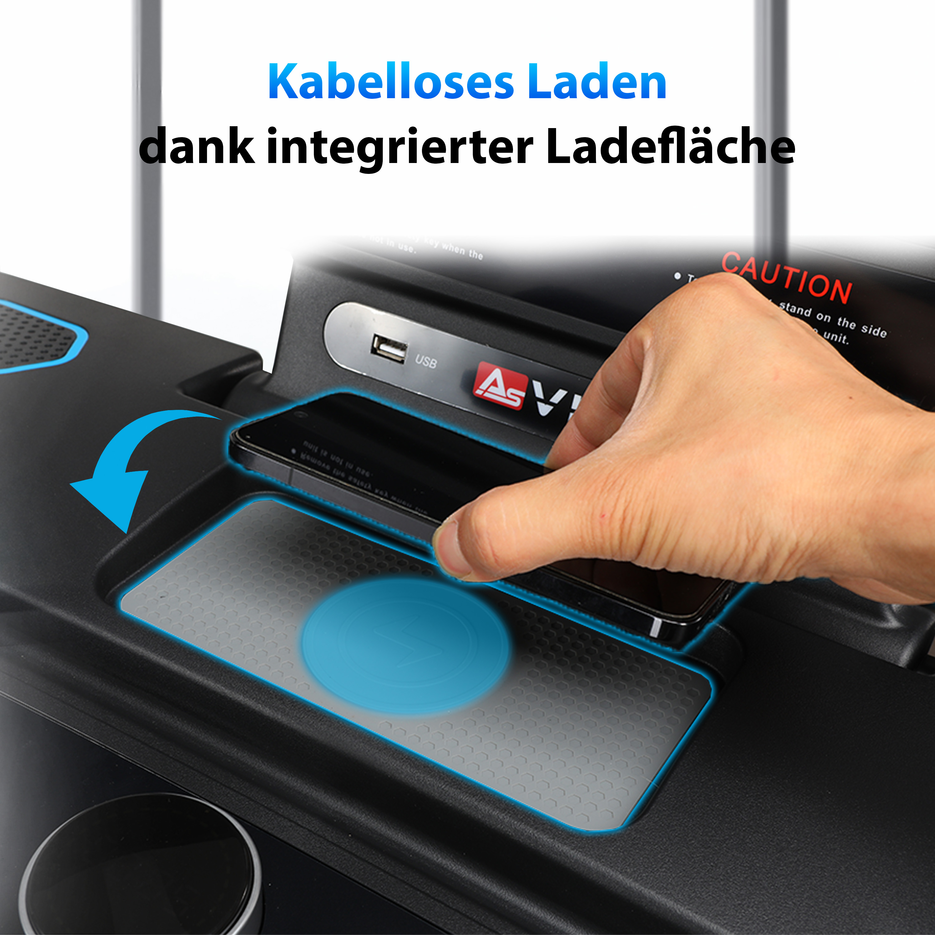 Eine Hand, die ein Telefon auf ein kabelloses Ladepad legt.