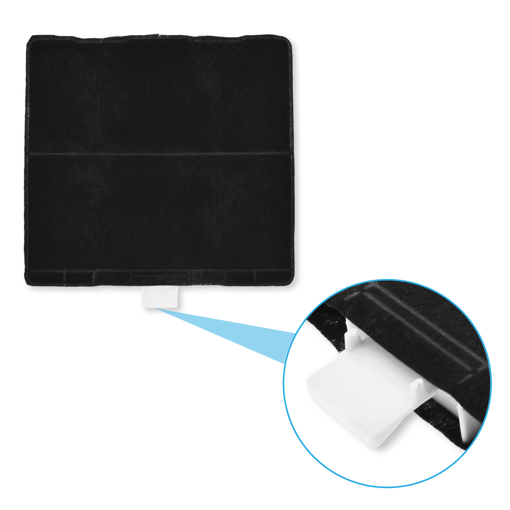 Filtro rettangolare nero con clip in plastica bianca. Dettaglio della clip e del bordo del filtro.