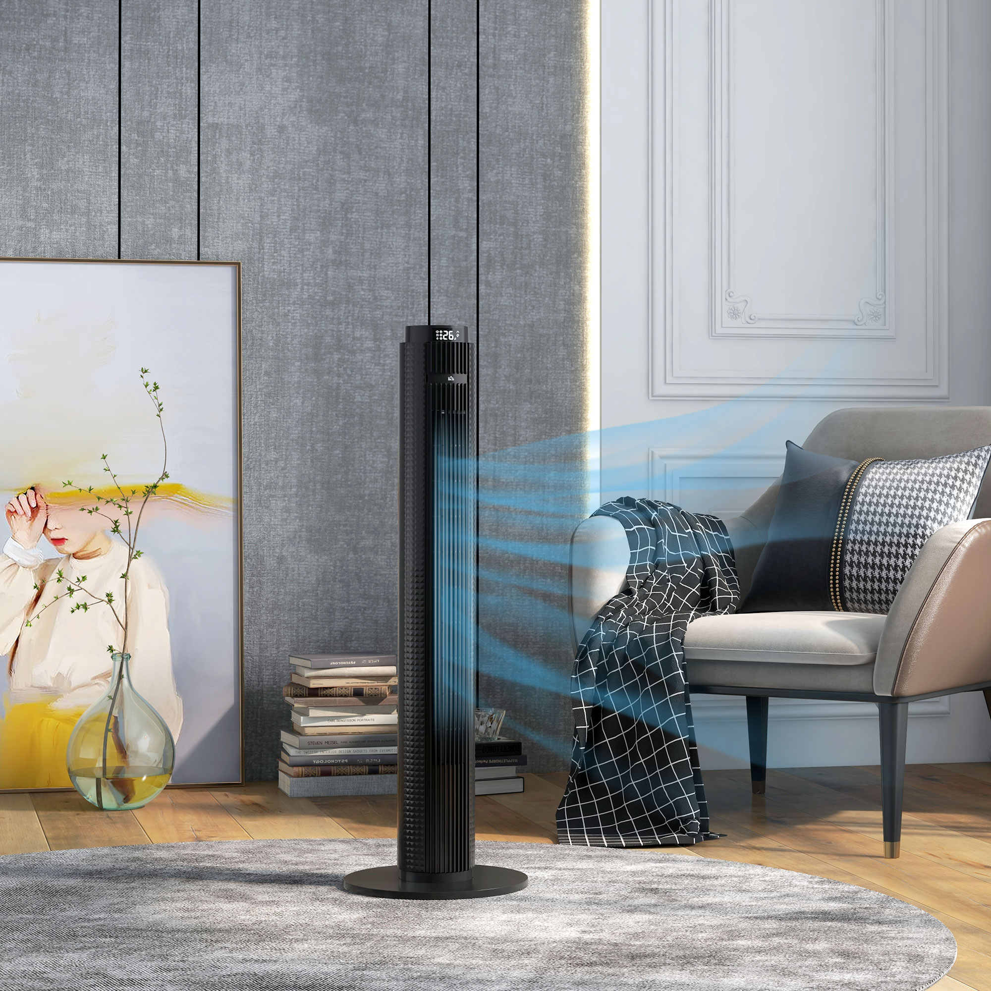 Un ventilatore a torre nero emette aria fresca in un elegante soggiorno.