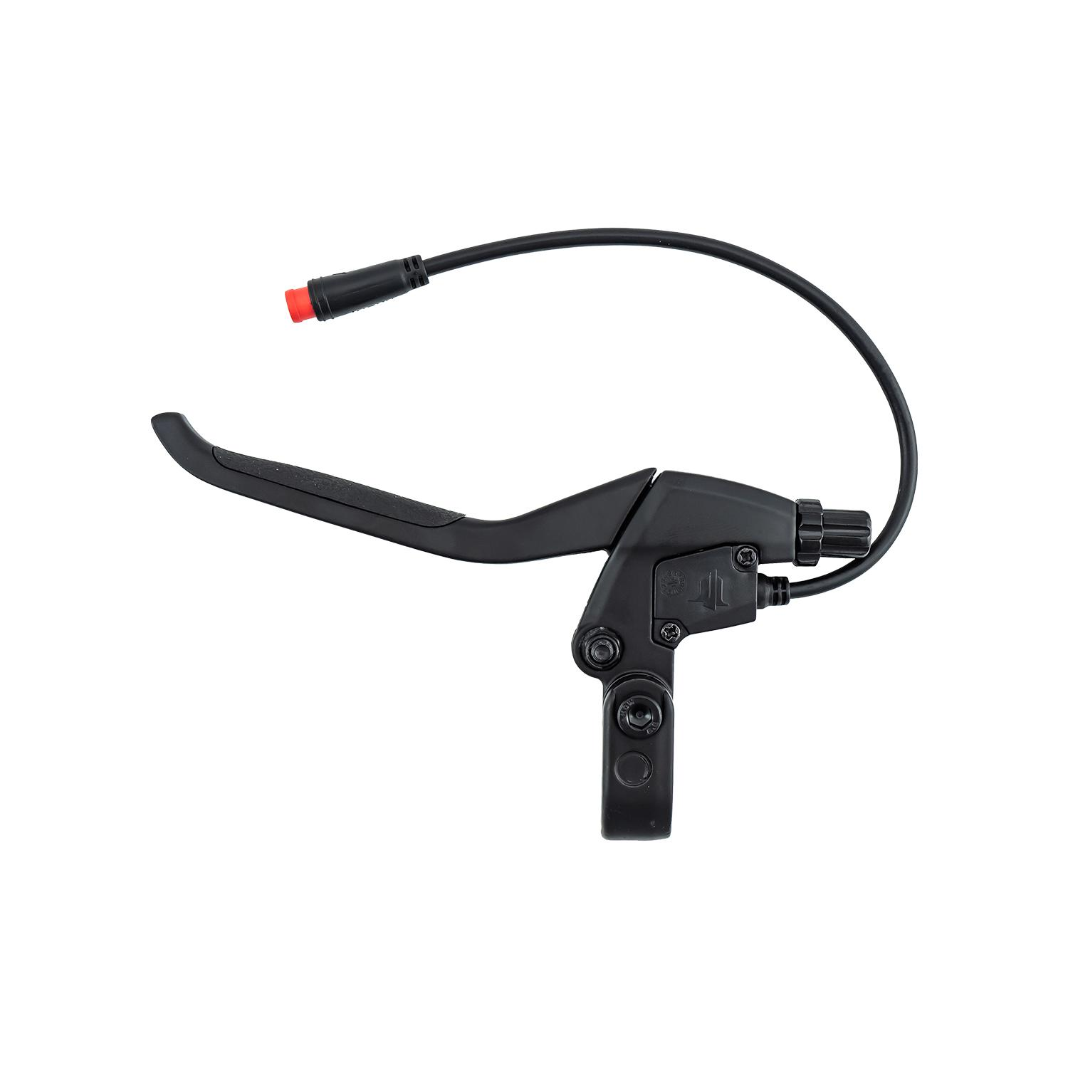 Maneta de freno de bicicleta negra con conector rojo y cable. Fondo blanco. Vista lateral. La palanca está en ángulo.
