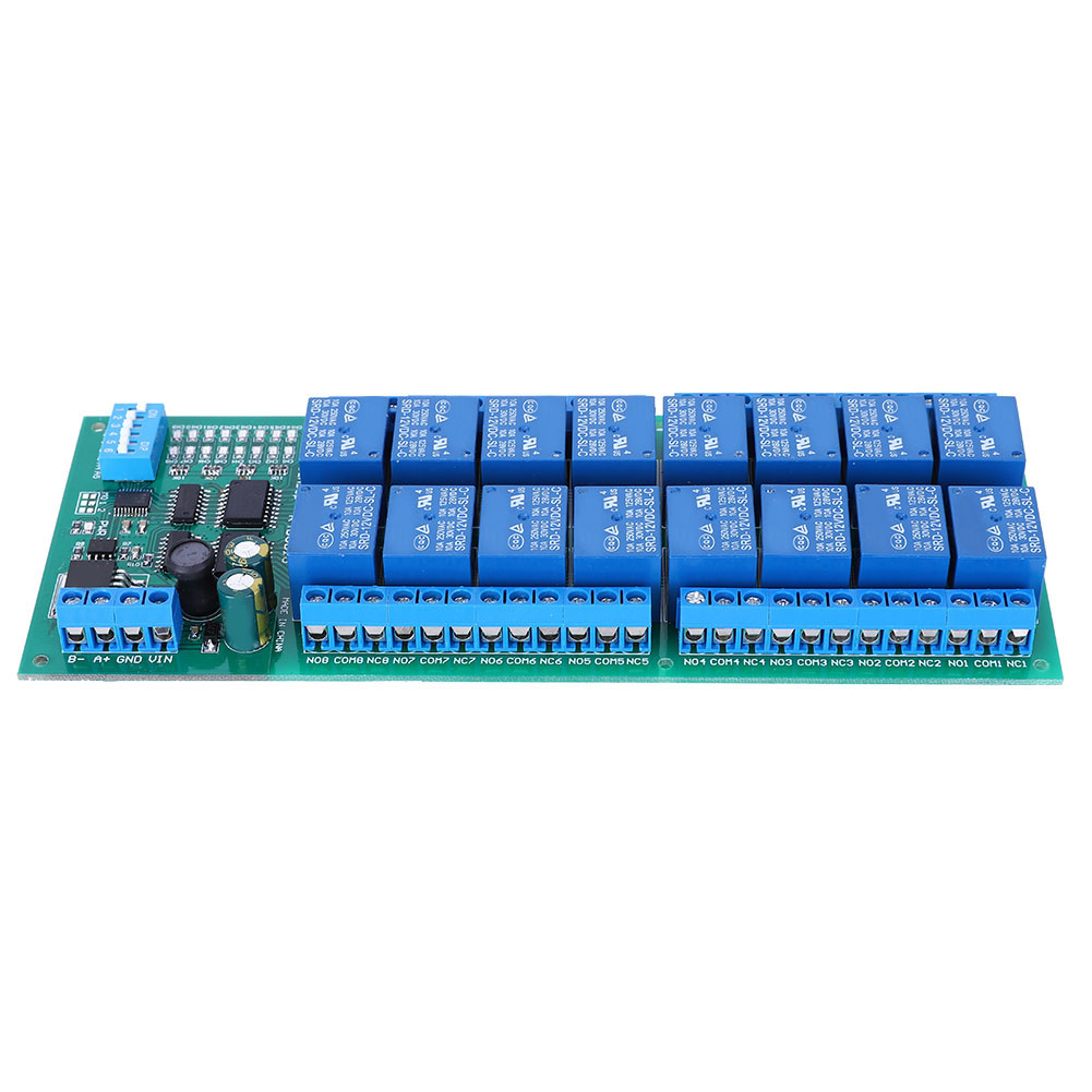 Eine Leiterplatte mit blauen Relais und elektronischen Komponenten.