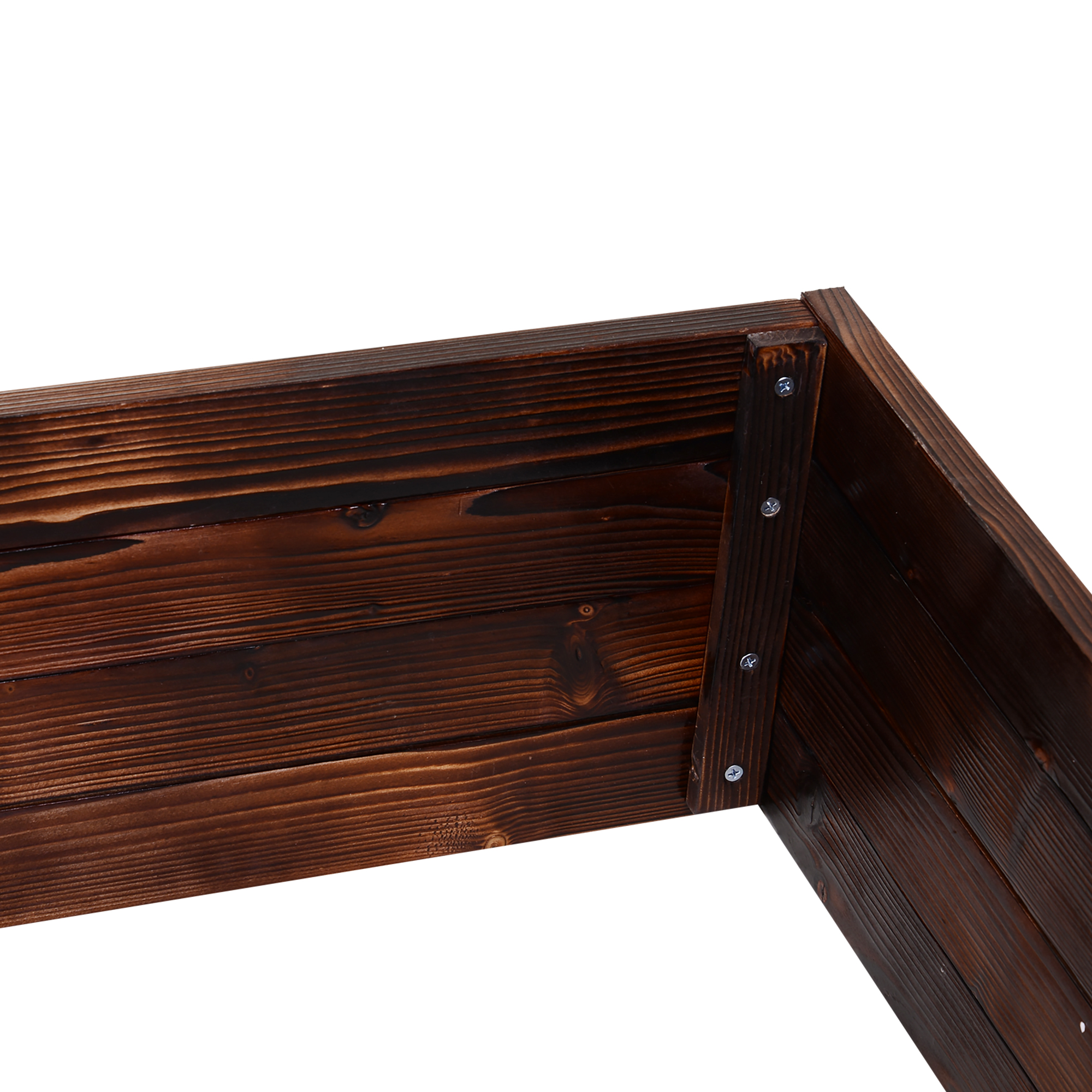 Ecke eines Pflanzkastens aus Holz, die die Tischlerarbeiten und Schrauben zeigt. Dunkelbraun gebeiztes Holz.