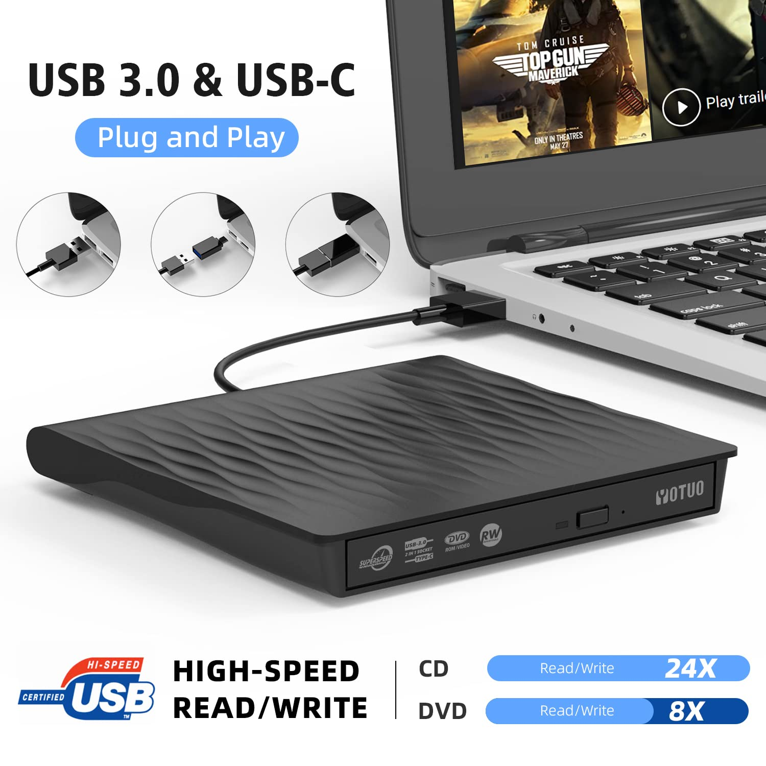 Ein schwarzes externes DVD-Laufwerk, das über USB mit einem Laptop verbunden ist. Das Bild zeigt die Plug-and-Play-Funktion.