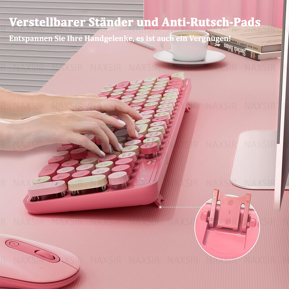 Rosa Tastatur und Maus auf einem rosa Schreibtisch, mit Text.