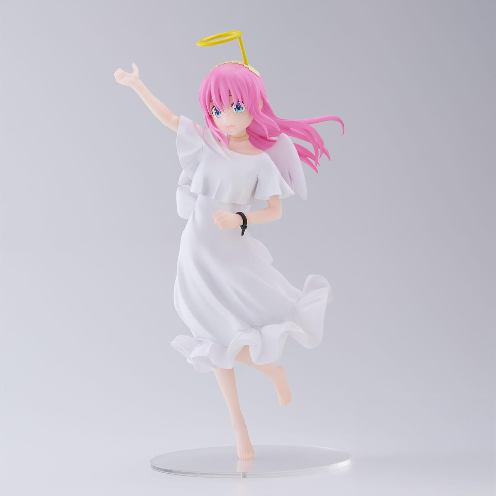 Anime-Figur eines Mädchens mit rosa Haaren, Flügeln und Heiligenschein, weißes Kleid, auf einem Sockel.
