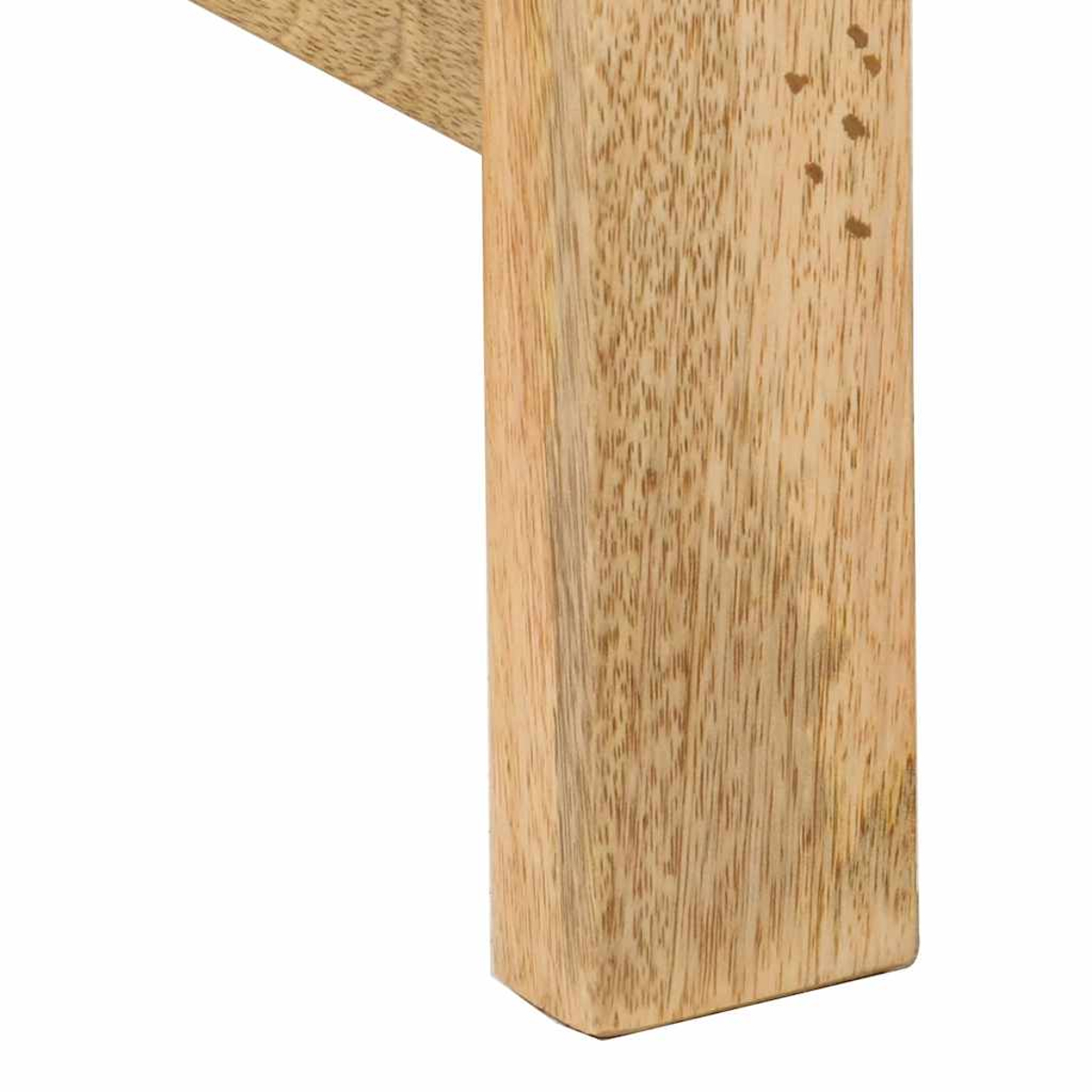 Nahaufnahme eines Holzschreibtischbeins. Das Holz hat eine natürliche Maserung und Textur.