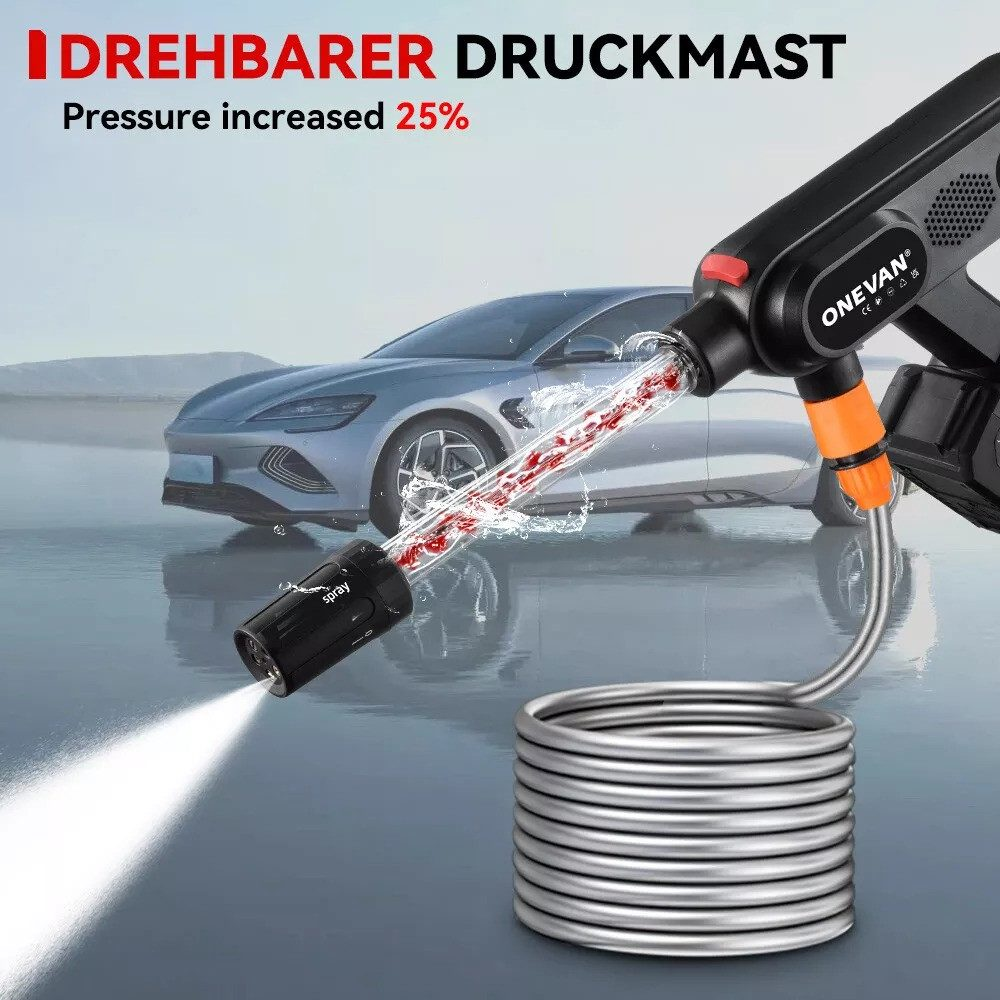 Ein Hochdruckreiniger sprüht Wasser. Im Hintergrund ist ein silbernes Auto zu sehen.