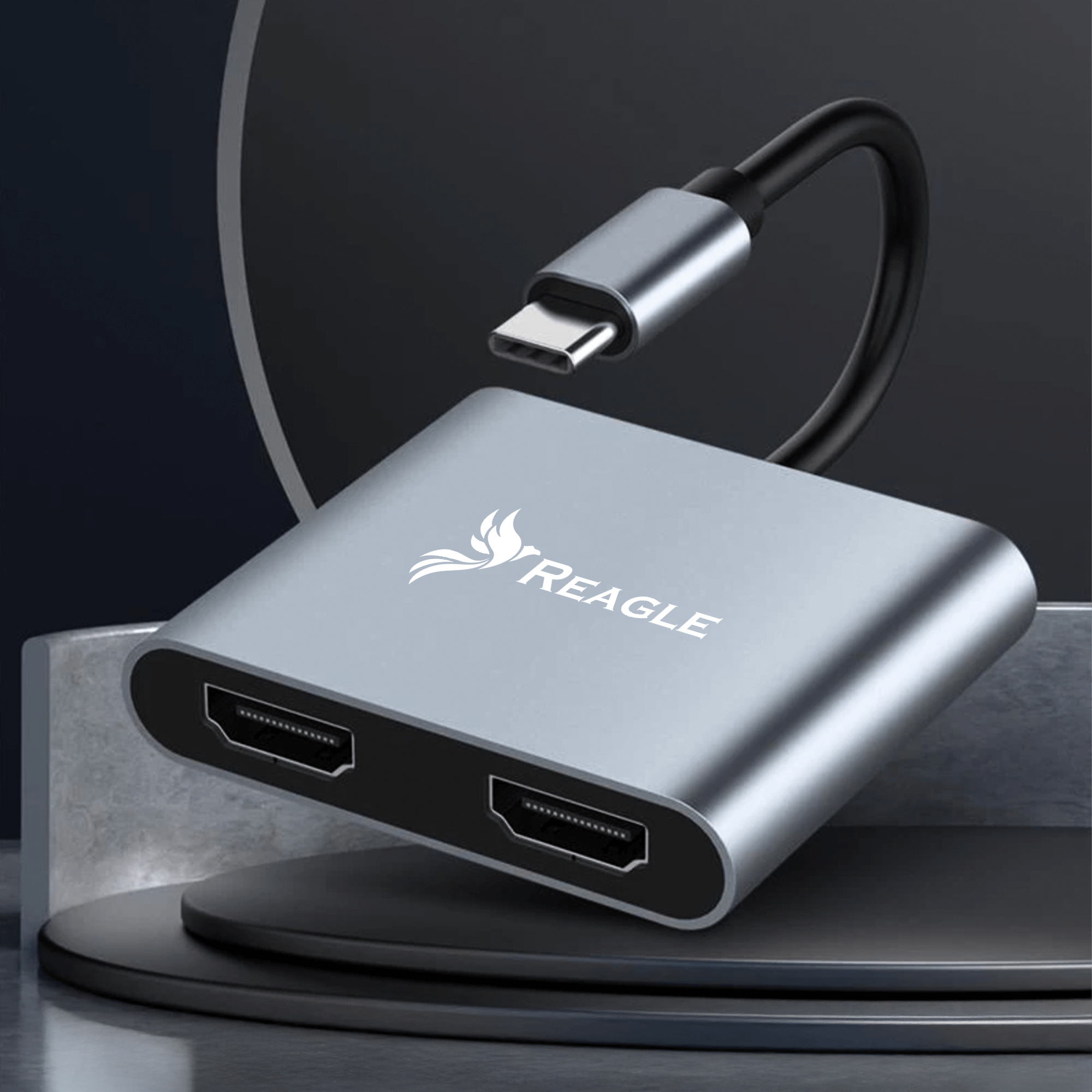 Srebrny hub USB-C z dwoma portami HDMI, z nazwą marki REAGLE, na ciemnym tle.