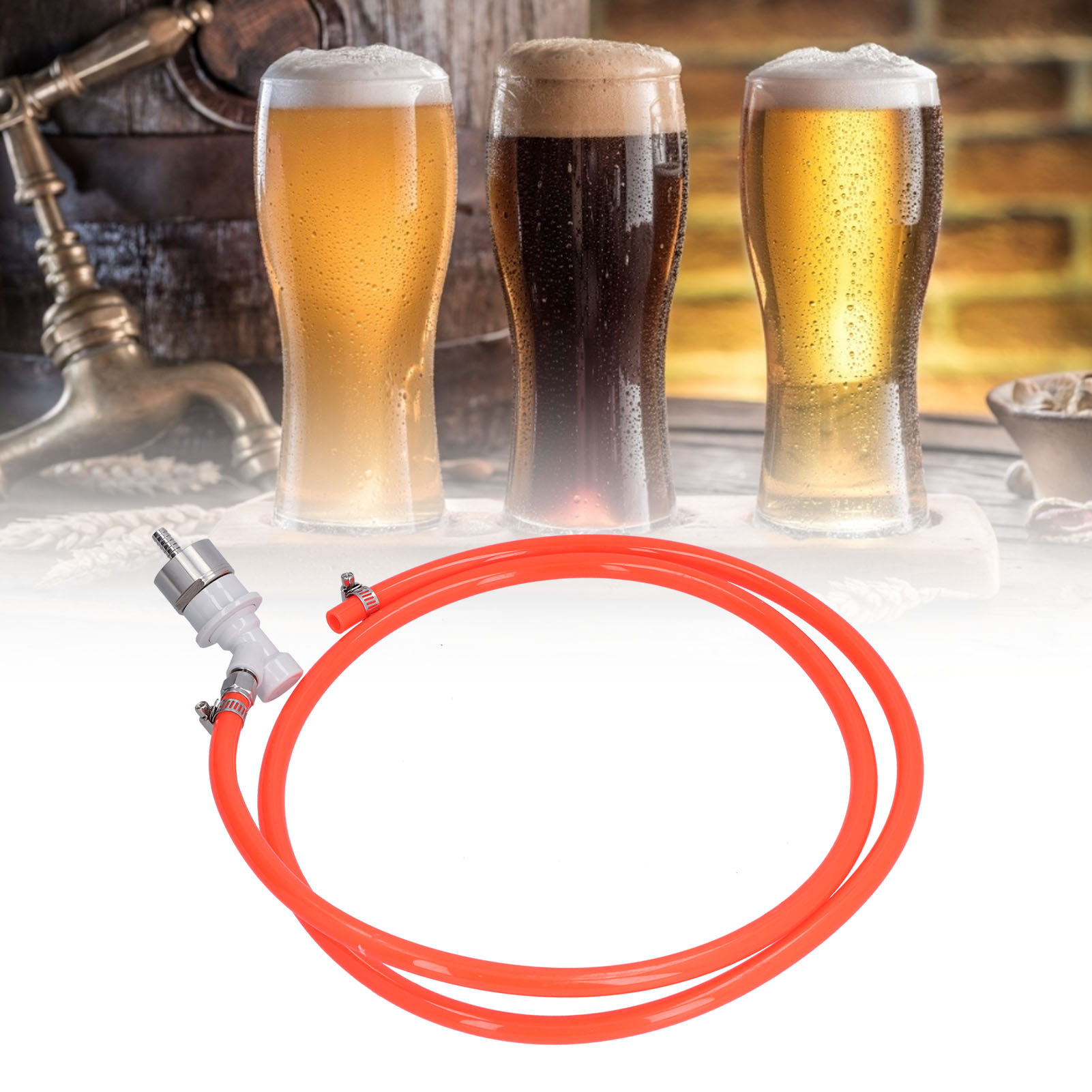 Drei Biergläser. Eines dunkel, eines mittel und eines hell. Oranger Schlauch und Zapfhahn im Blick.