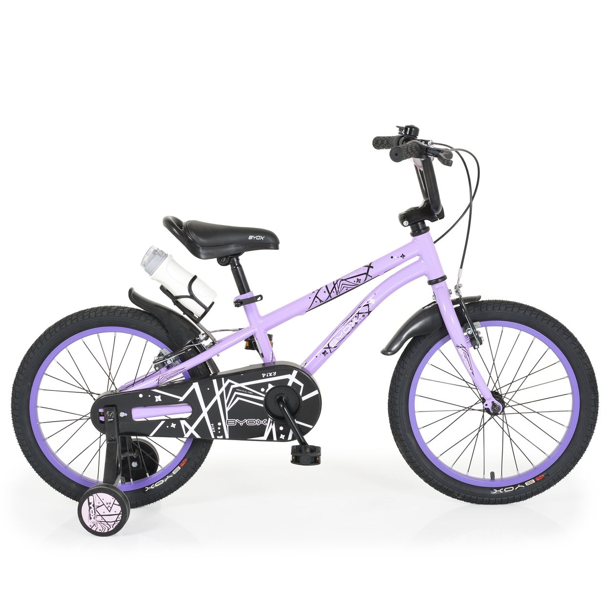 Ein lila Fahrrad mit Stützrädern. Es hat schwarze Reifen und eine weiße Wasserflasche.