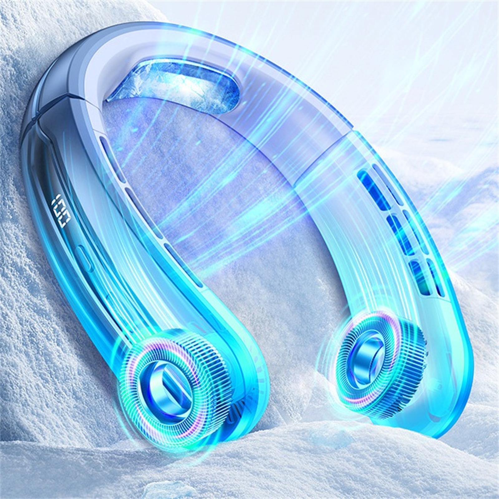 Nackenventilator mit blau leuchtenden Lichtern. Der Ventilator steht auf einer schneegleichen Oberfläche. Luft strömt.