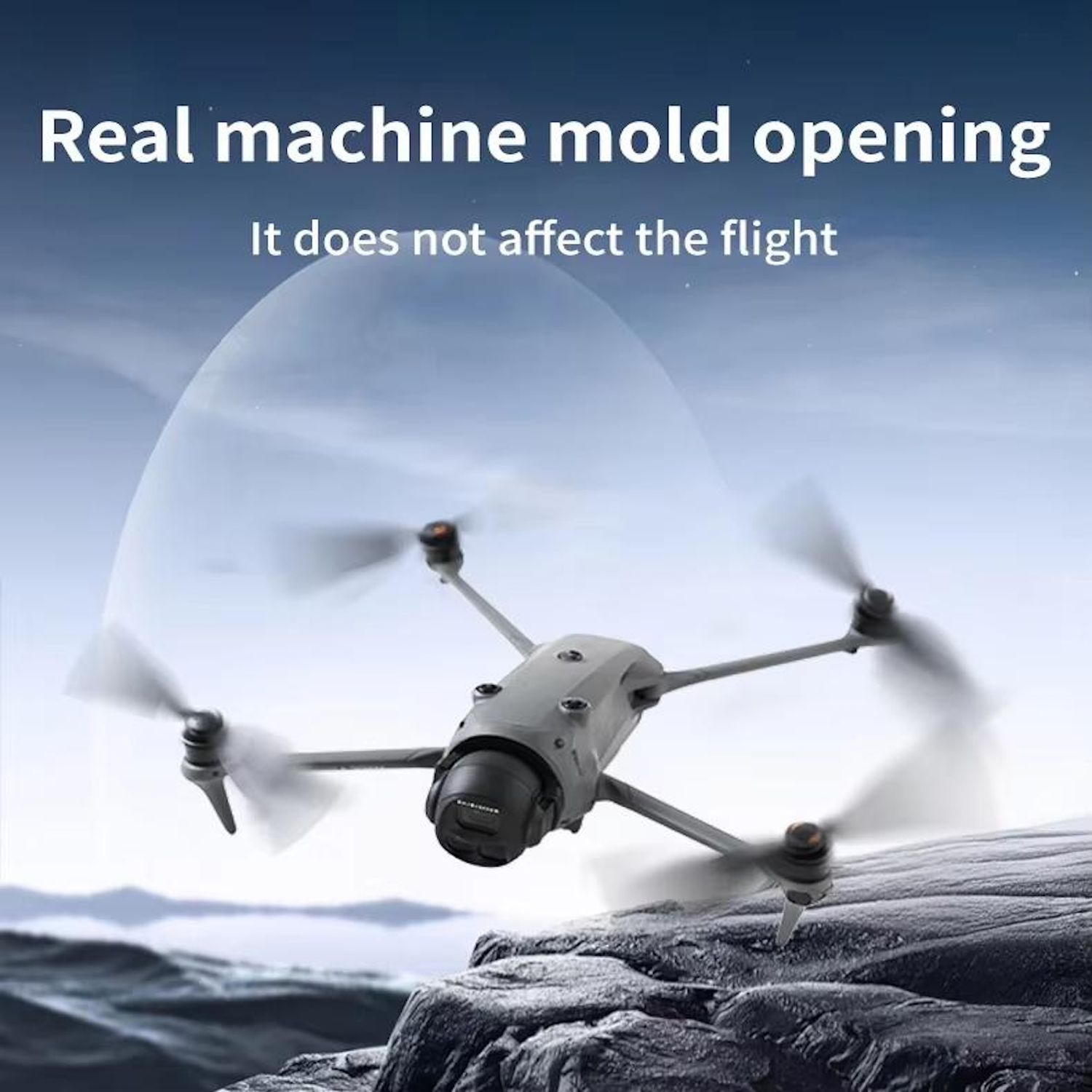 Drone con eliche in volo su sfondo sfocato. Il testo dice 'Real machine mold opening'.