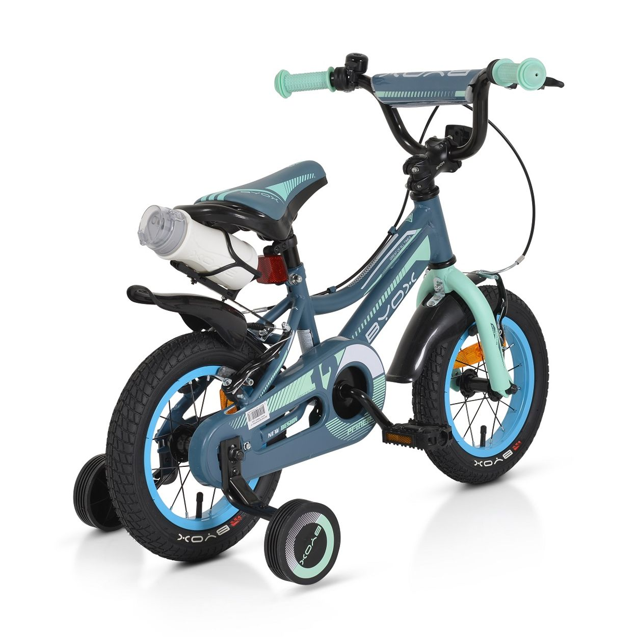 Ein blaues und tealfarbenes Kinderfahrrad mit Stützrädern auf weißem Hintergrund.