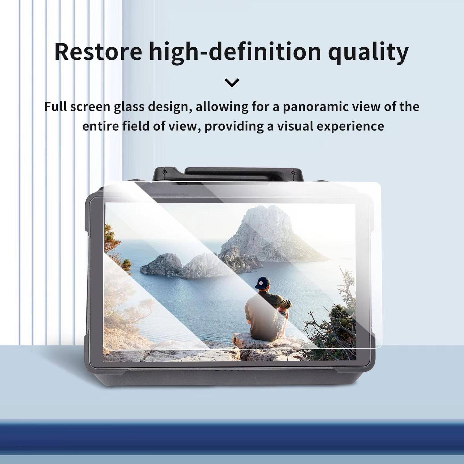 Un tablet con protezione schermo mostra un paesaggio. Il testo sopra dice 'Restore high-definition quality'.