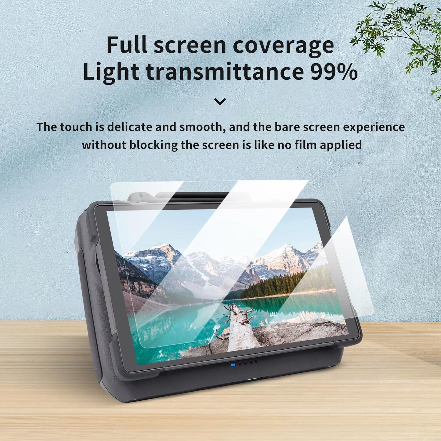 Un tablet con protezione schermo su un supporto. Testo: 'Full screen coverage Light transmittance 99%'. Lo schermo mostra una foresta.