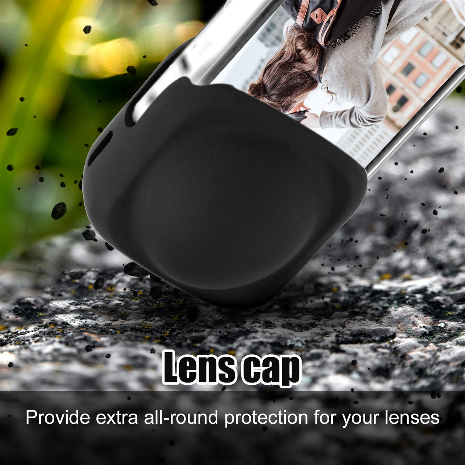 Eine schwarze Objektivkappe liegt auf einer felsigen Oberfläche. Die Worte 'Lens cap' und 'Provide extra all-round protection'.