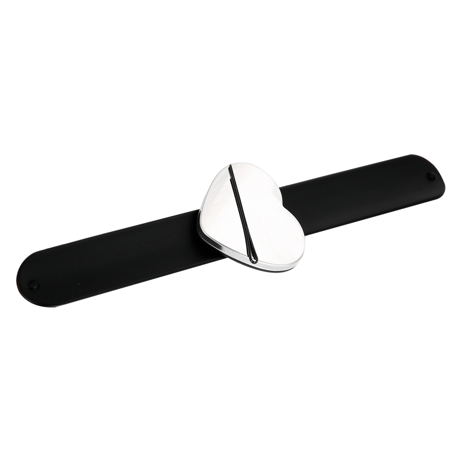 Ein schwarzes Armband mit einem silbernen herzförmigen Magneten. Das Herz ist mittig und glänzend.