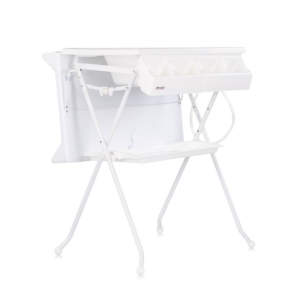 Bañera para bebé blanca con soporte. Múltiples compartimentos en el lateral. Fondo blanco. Diseño plegable.