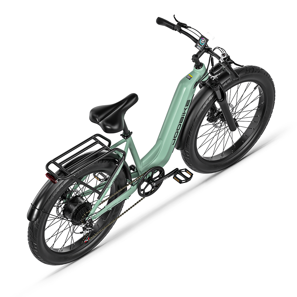 Zielony rower elektryczny z czarnymi oponami i czarnym siedzeniem widoczny na czarnym tle.