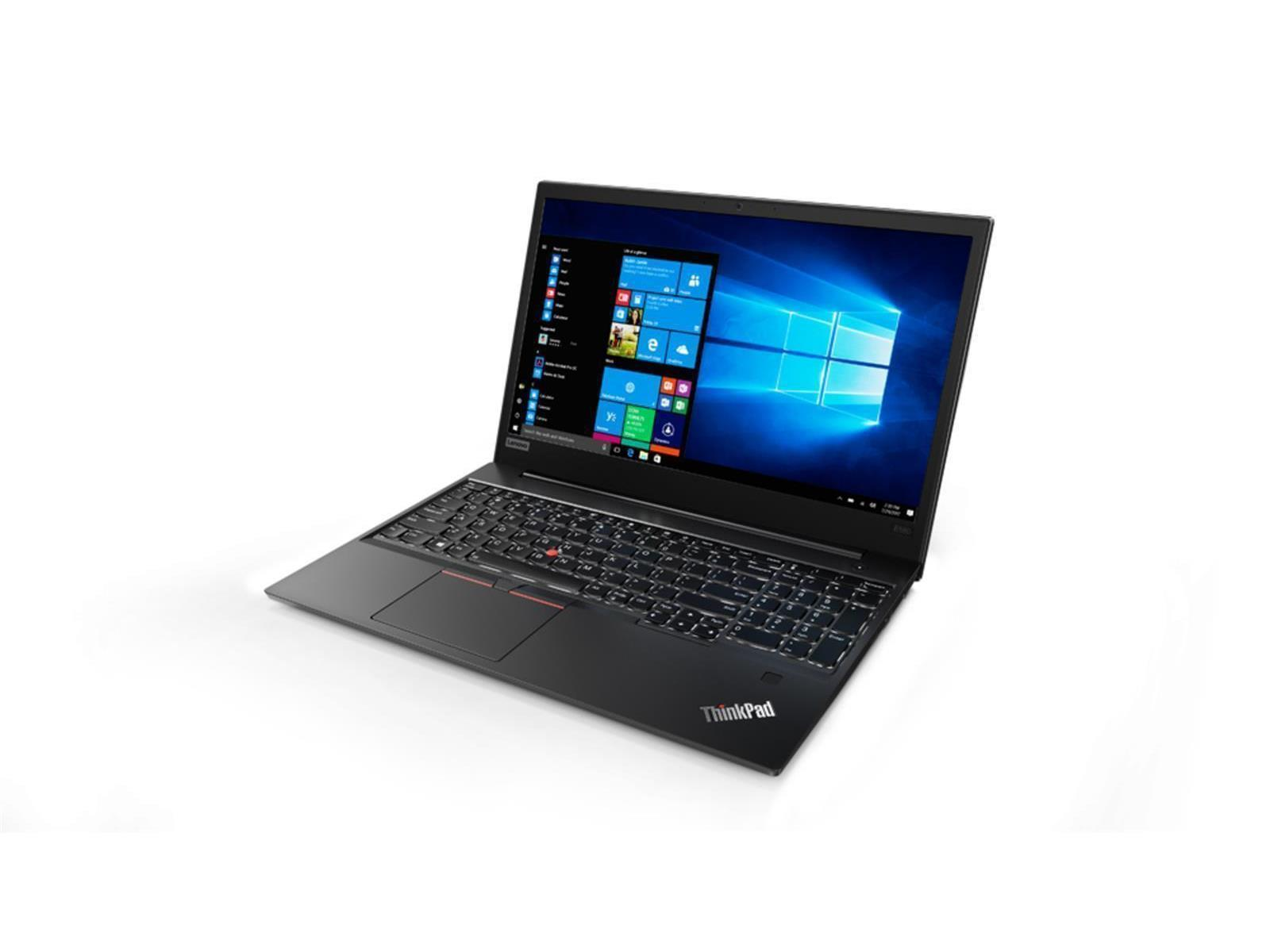 Das Bild zeigt einen schwarzen Lenovo-Laptop, der nach links geneigt ist und das Windows-Betriebssystem auf seinem Bildschirm anzeigt.