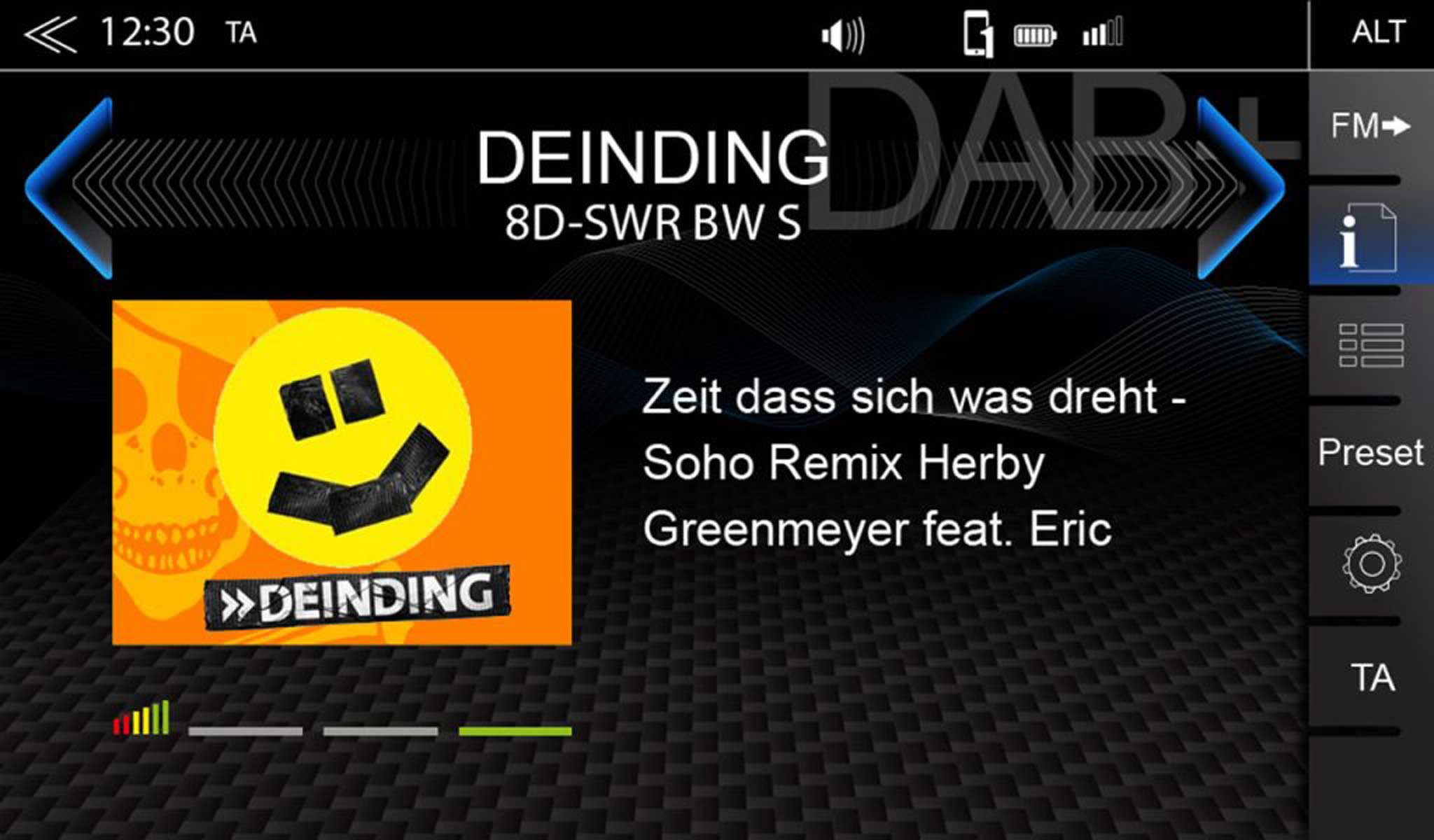 Ein Autoradio-Display. Es zeigt Songinformationen, ein farbenfrohes Albumcover und verschiedene Tasten.