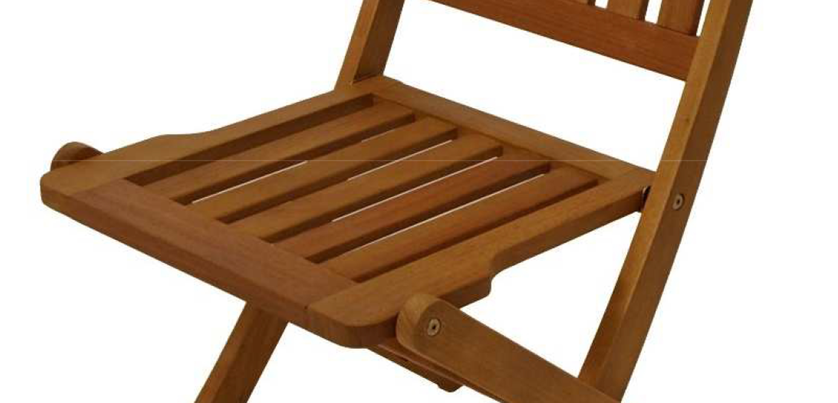 Nahaufnahme eines Holzstuhls mit Lamellen. Der Stuhl ist braun auf weißem Hintergrund.